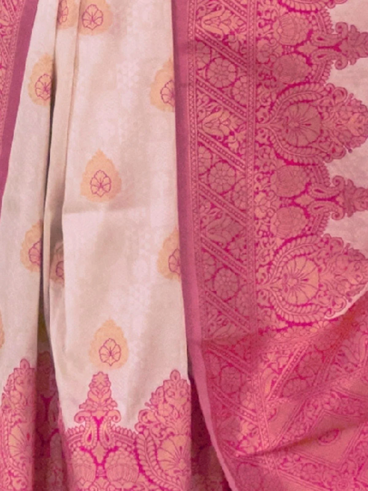 Odette White And Pink Silk Blend Woven Saree With Unstitched Blouse For Women - Image 3