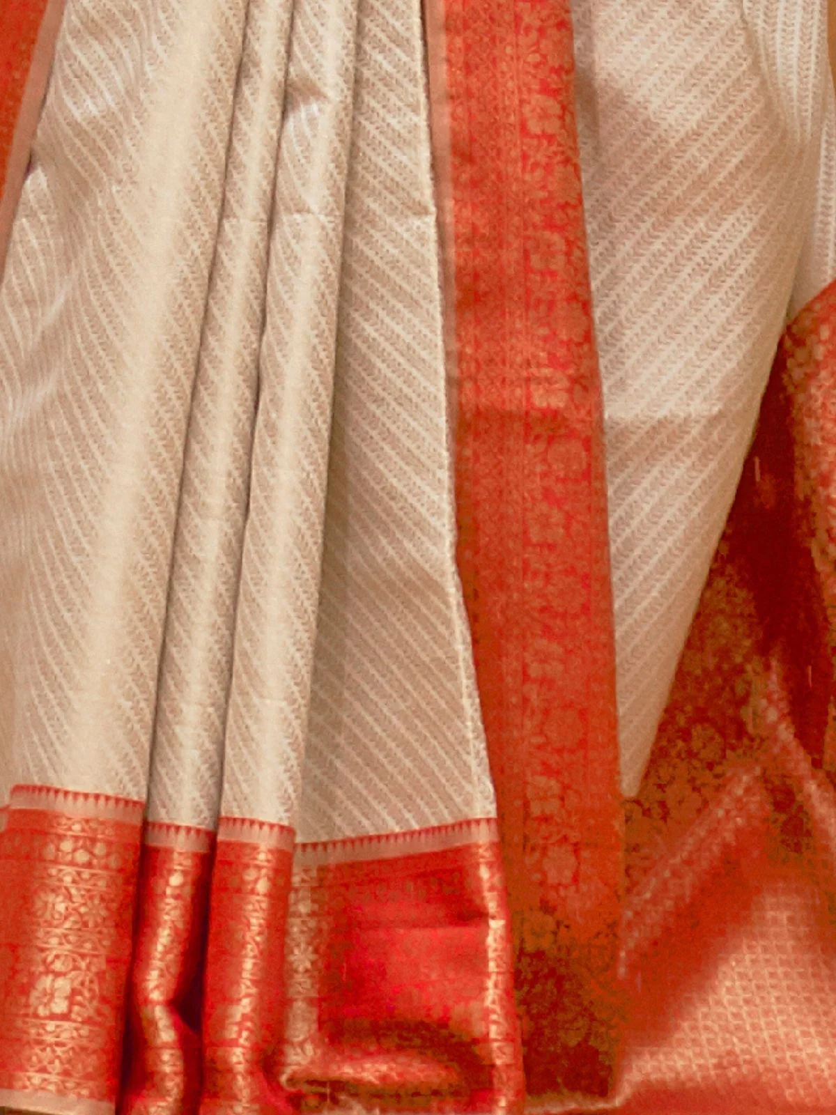 Odette White And Red  Woven Design Silk Blend Saree With Unstitched Blouse For Women - Image 3