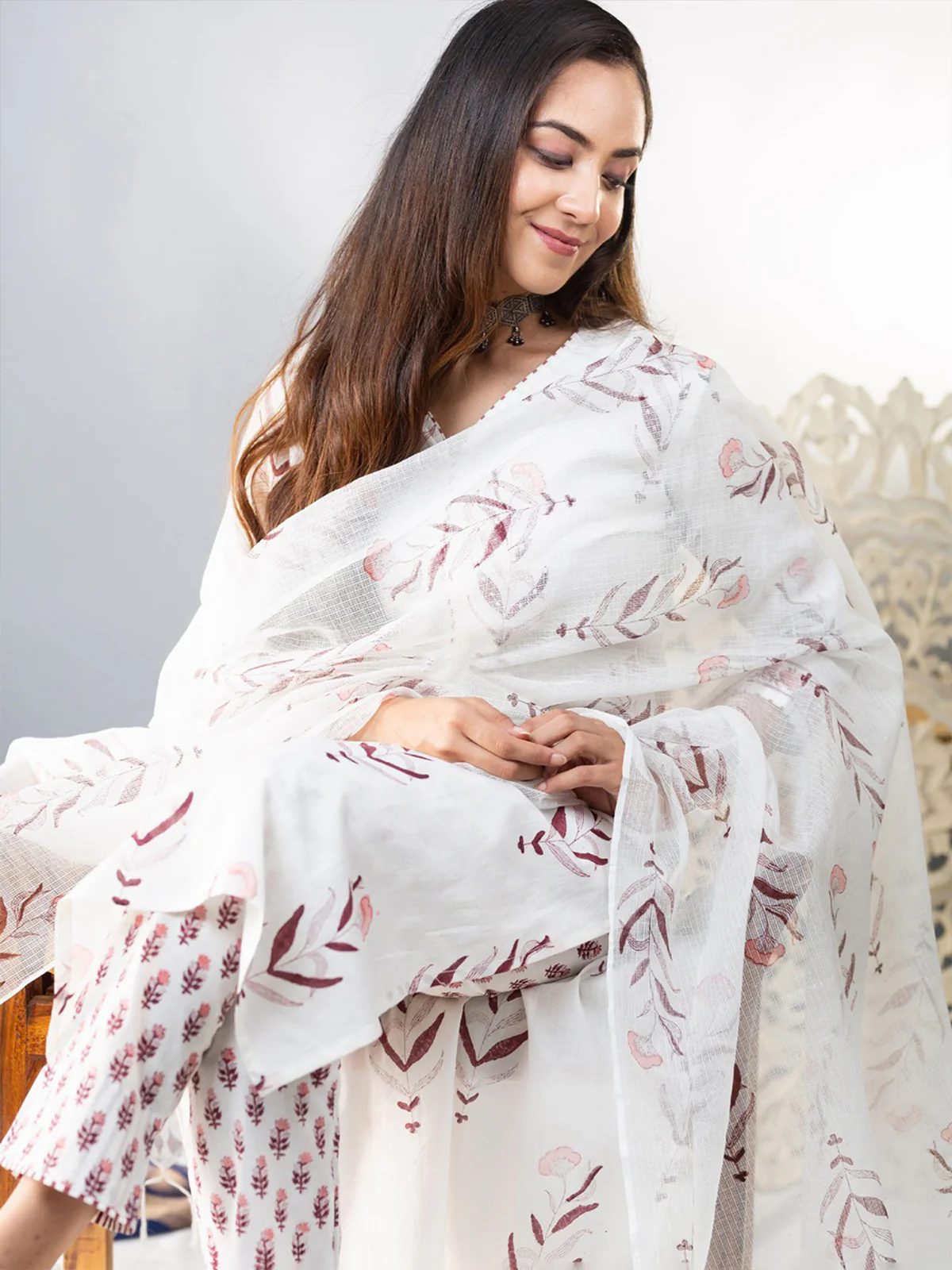 Odette White Cotton Blend Printed Straight Kurta Set For Women - Image 4