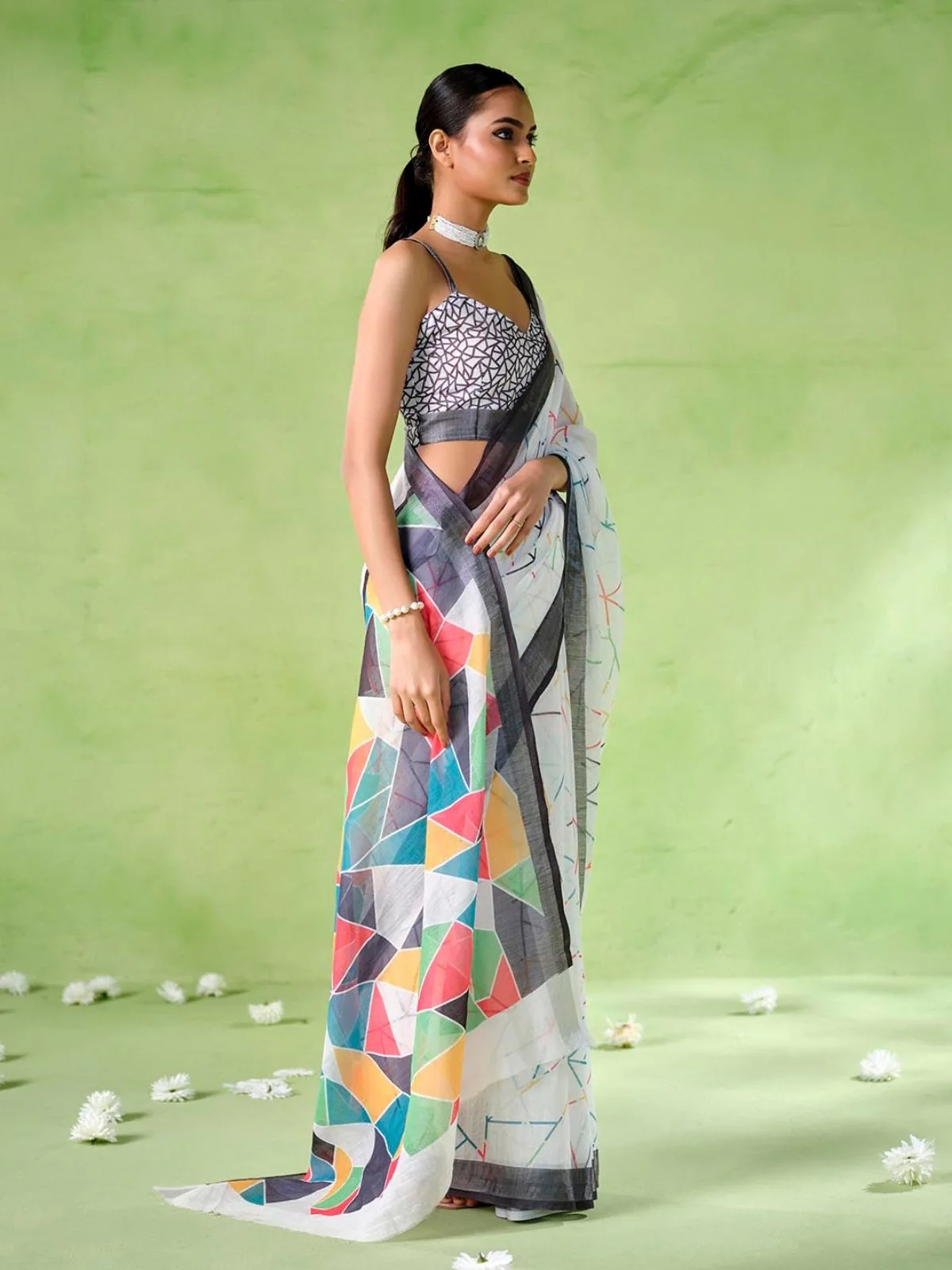 Odette White Cotton Linen Solid Printed Saree For Women - Image 2