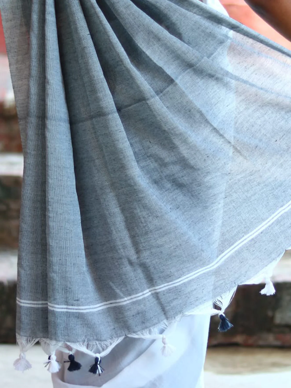 Odette White Cotton  Saree  With Unstitched Blouse for Women - Image 4