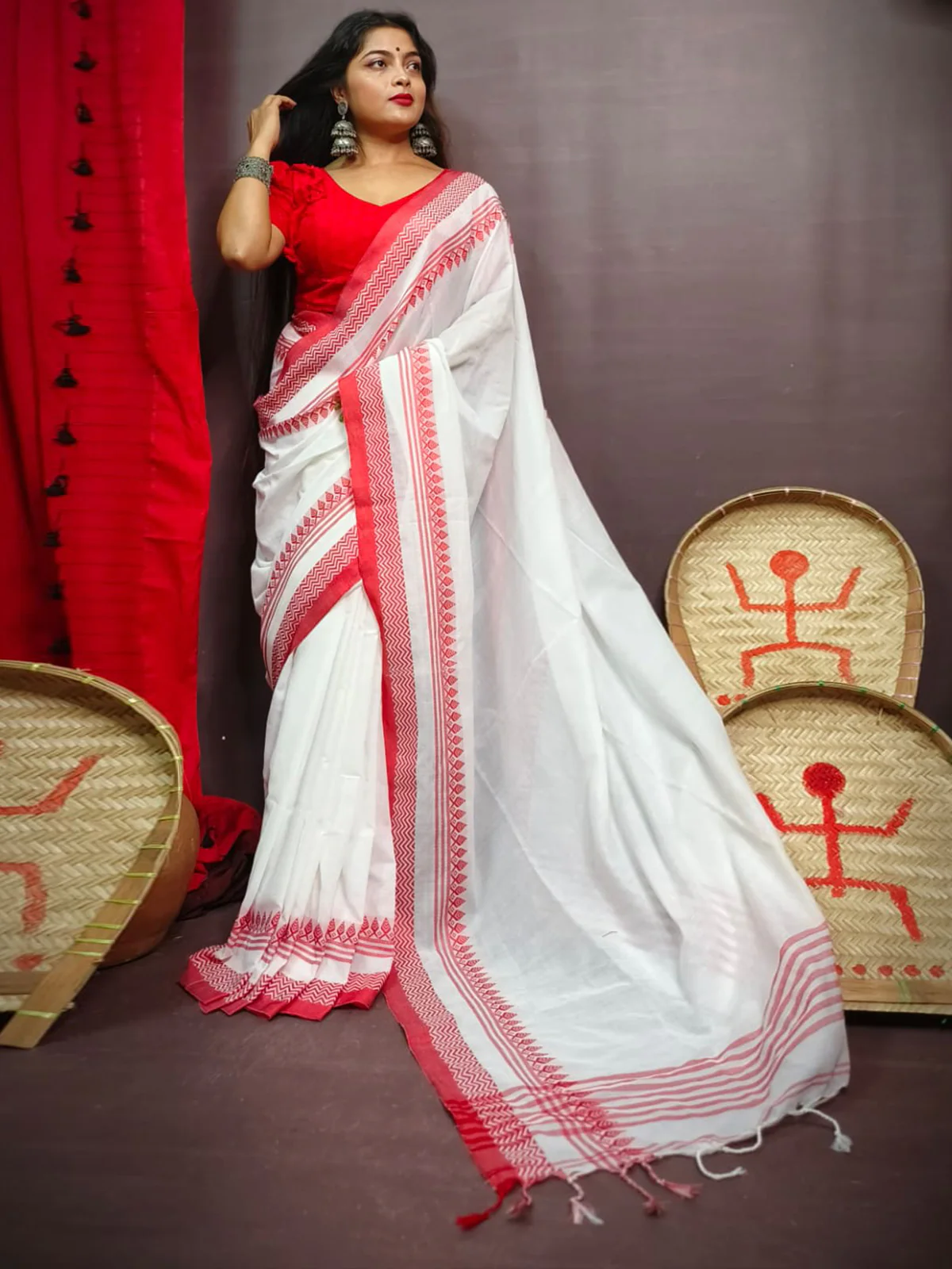 Odette White Cotton  Saree With Unstitched Blouse For Women - Image 2