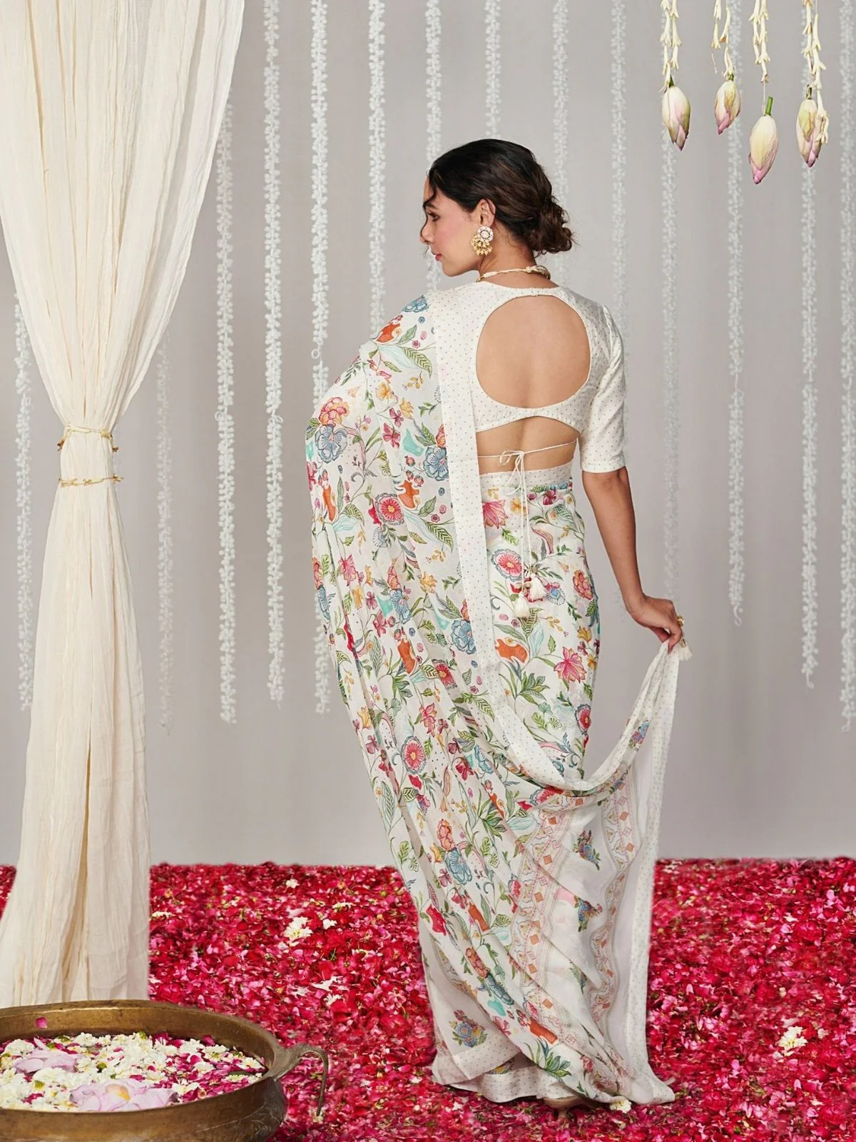 Odette White Georgette Printed Saree With Unstitched Blouse For Women - Image 2