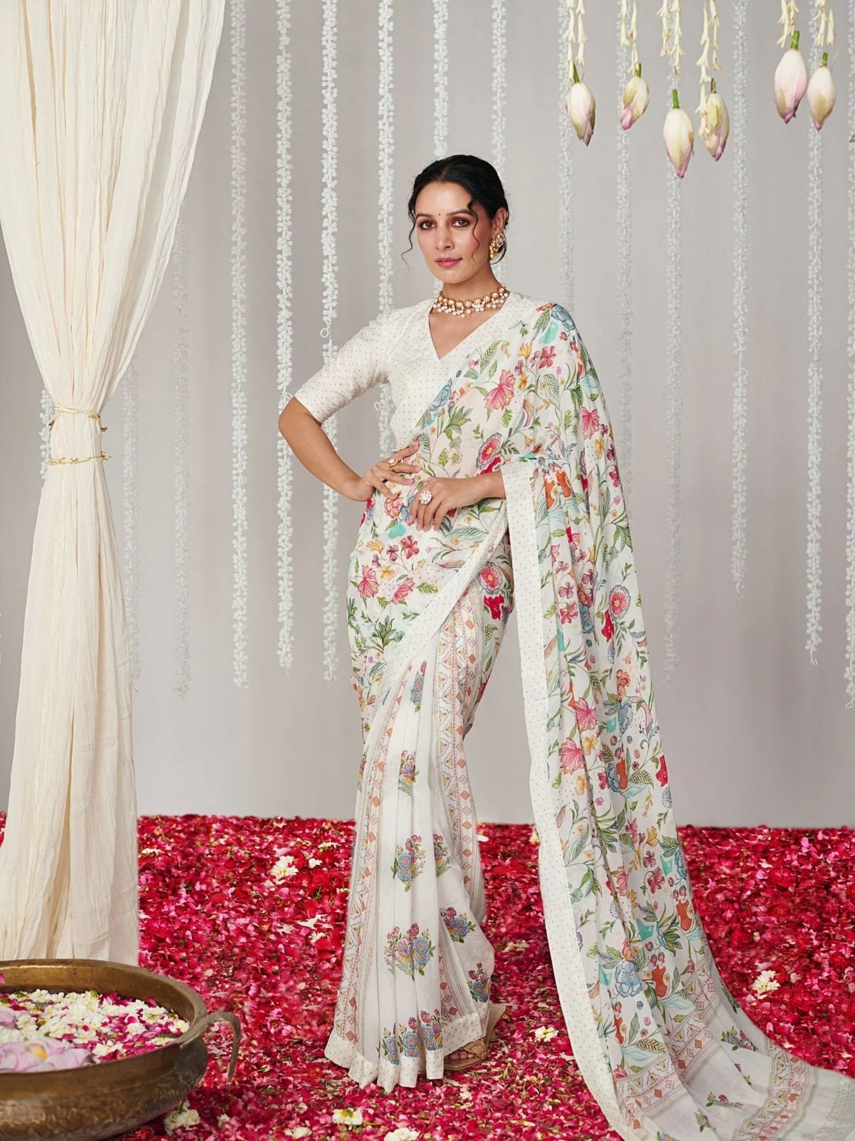 Odette White Georgette Printed Saree With Unstitched Blouse For Women - Image 3