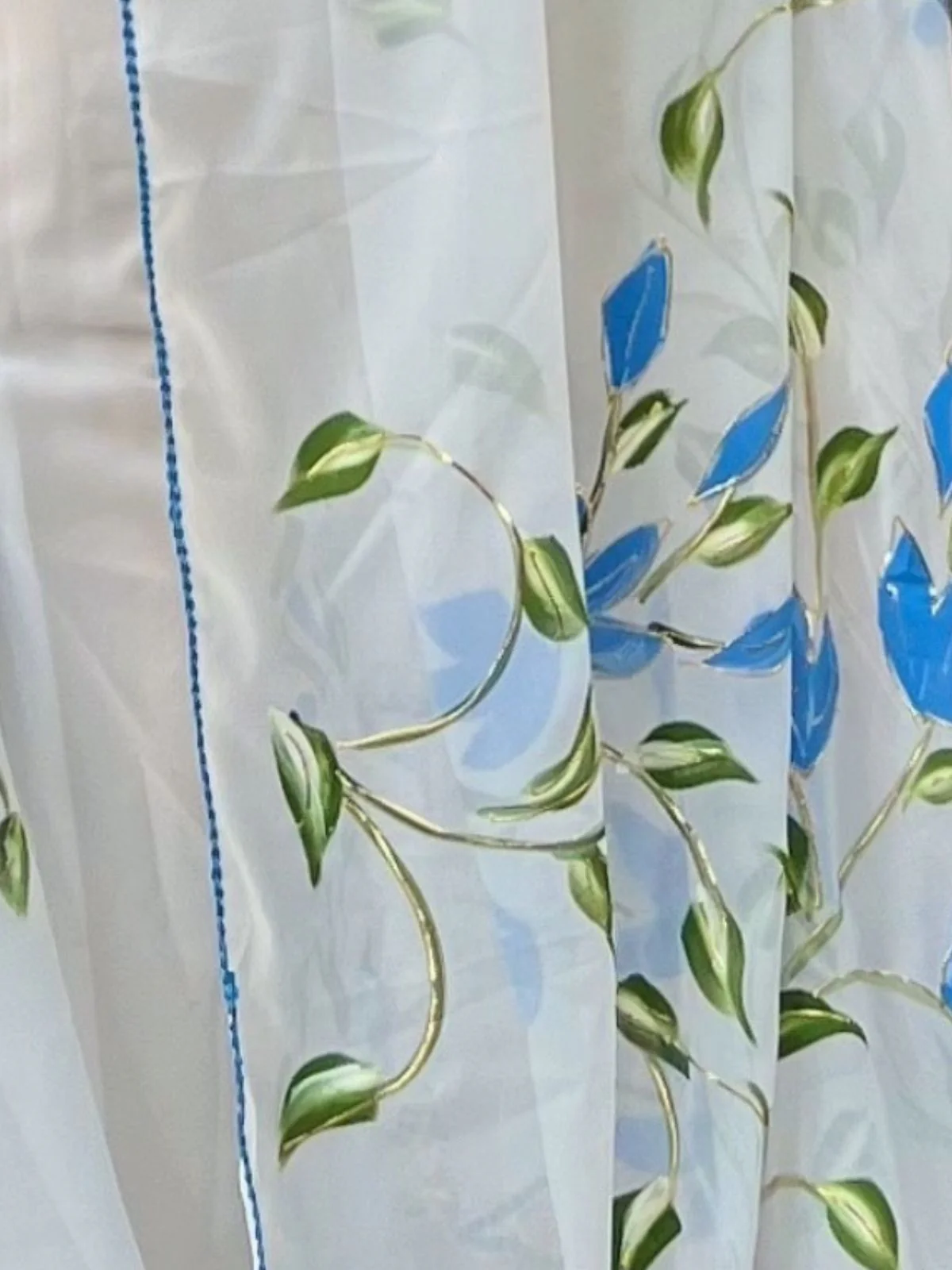 Odette White Georgette Printed Saree With Unstitched Blouse For Women - Image 3