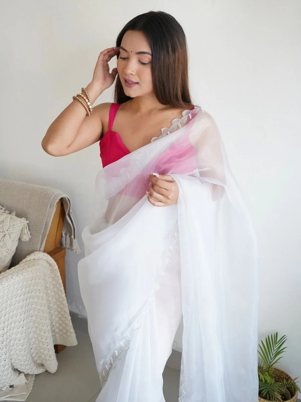 Odette White Organza Embroidered Saree With Unstitched Blouse For Women - Image 4