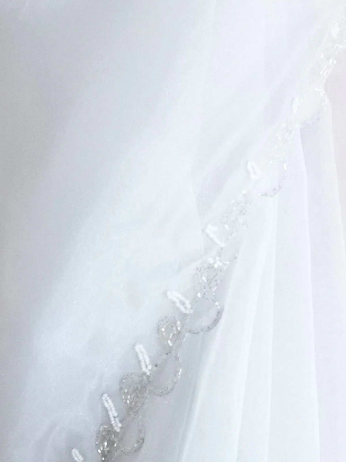 Odette White Organza Embroidered Saree With Unstitched Blouse For Women - Image 5