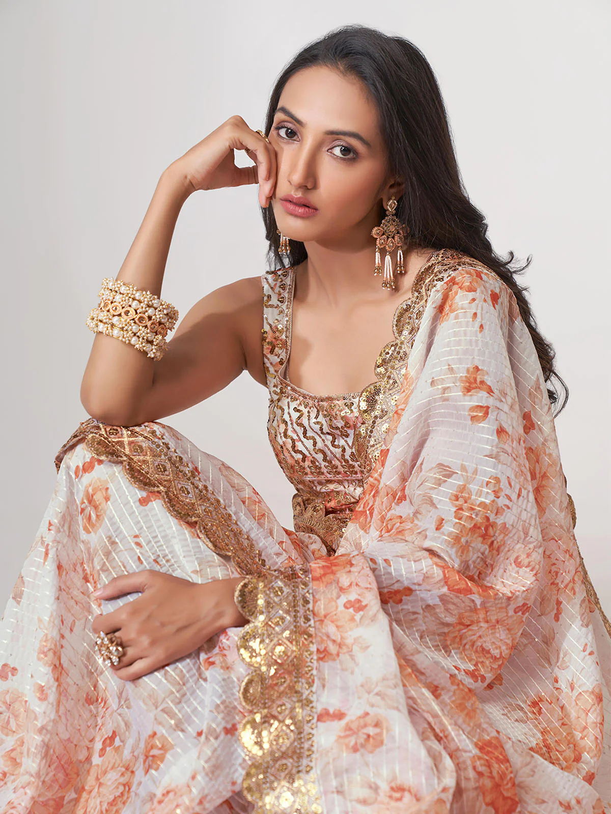 Odette White Printed Organza Saree With Unstitched Blouse For Women - Image 6