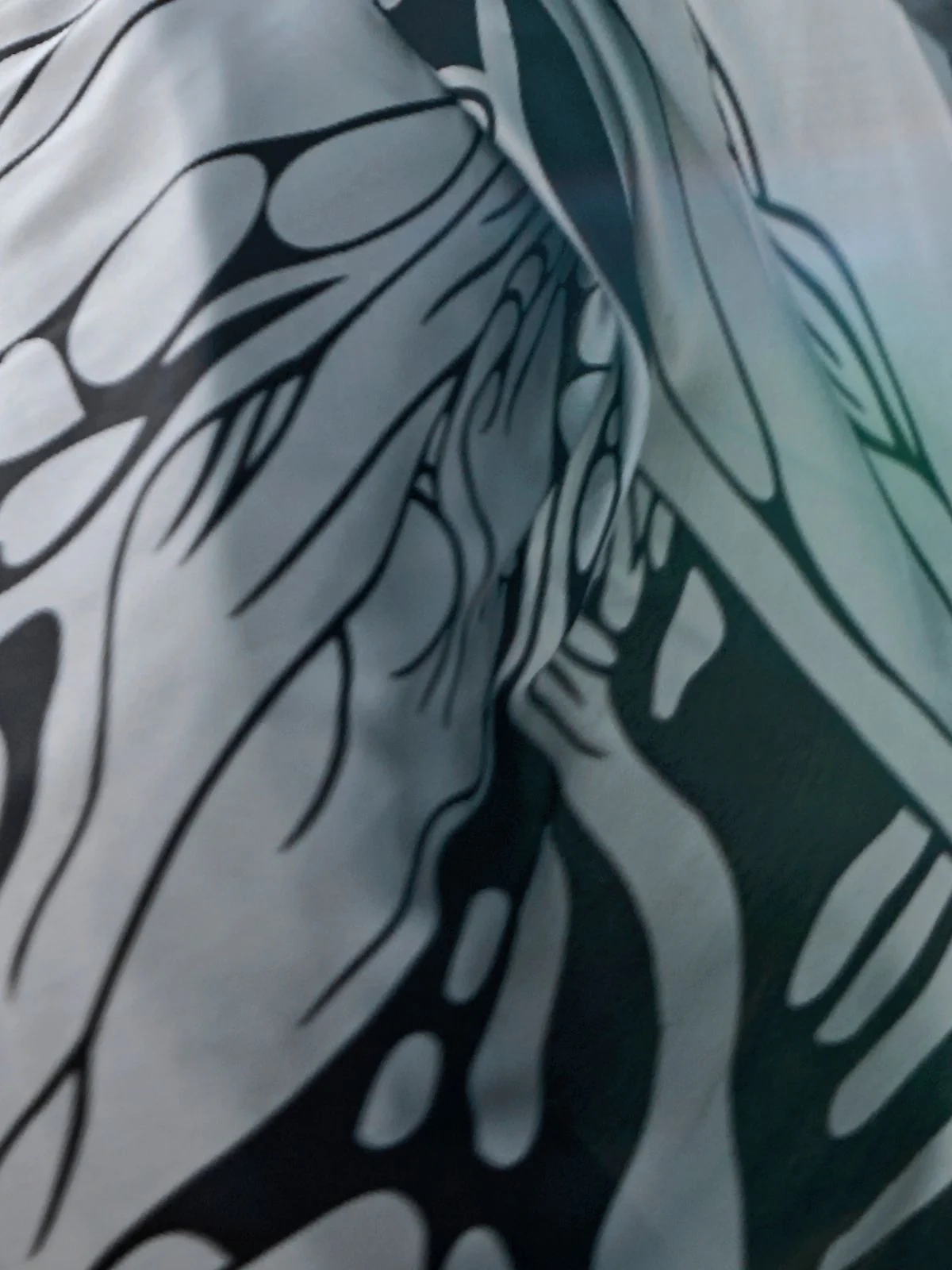 Odette White Satin Printed Saree With Unstitched Blouse For Women - Image 3