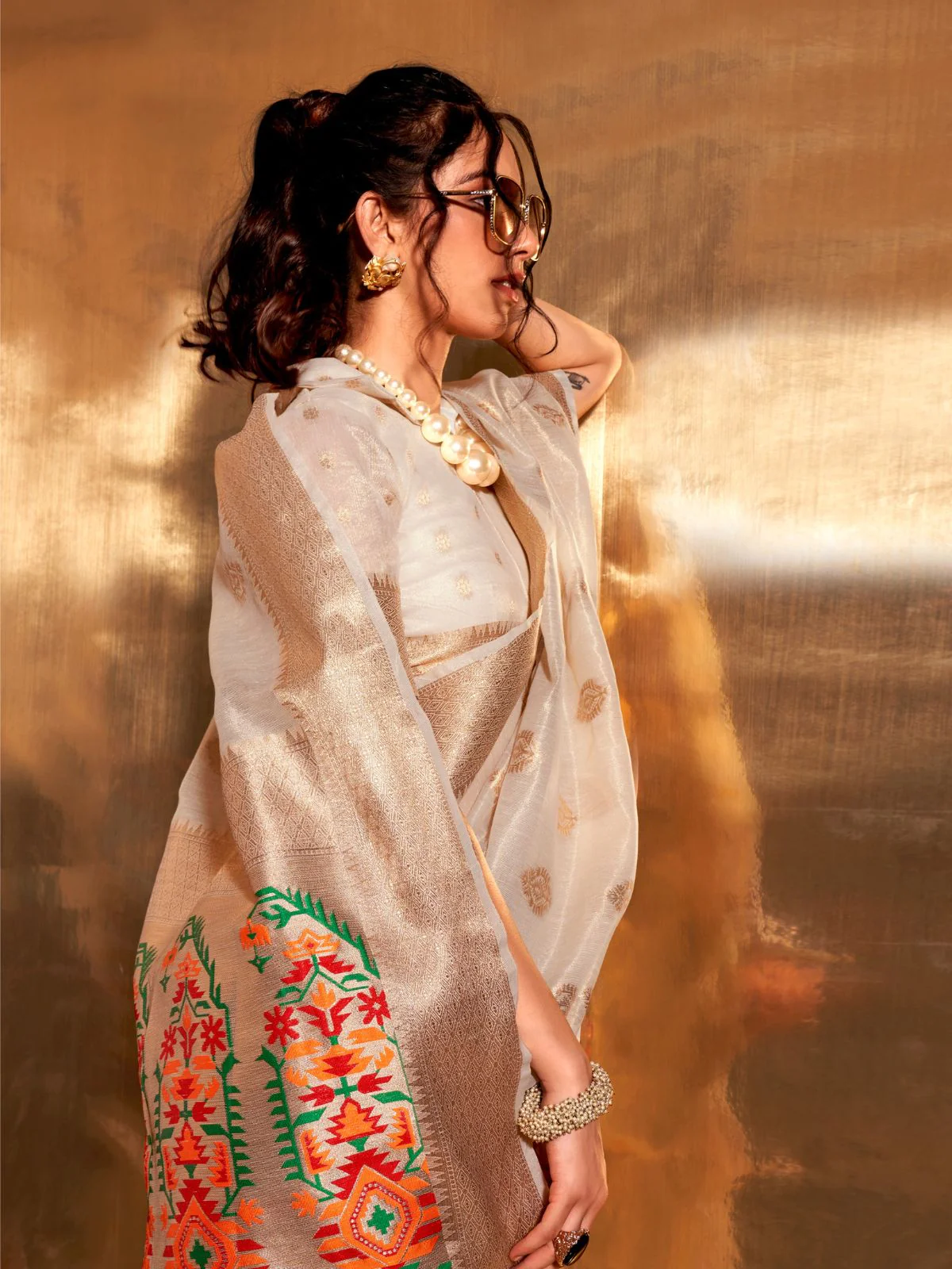 Odette White Tissue Woven Saree With Unstitched Blouse For Women - Image 2