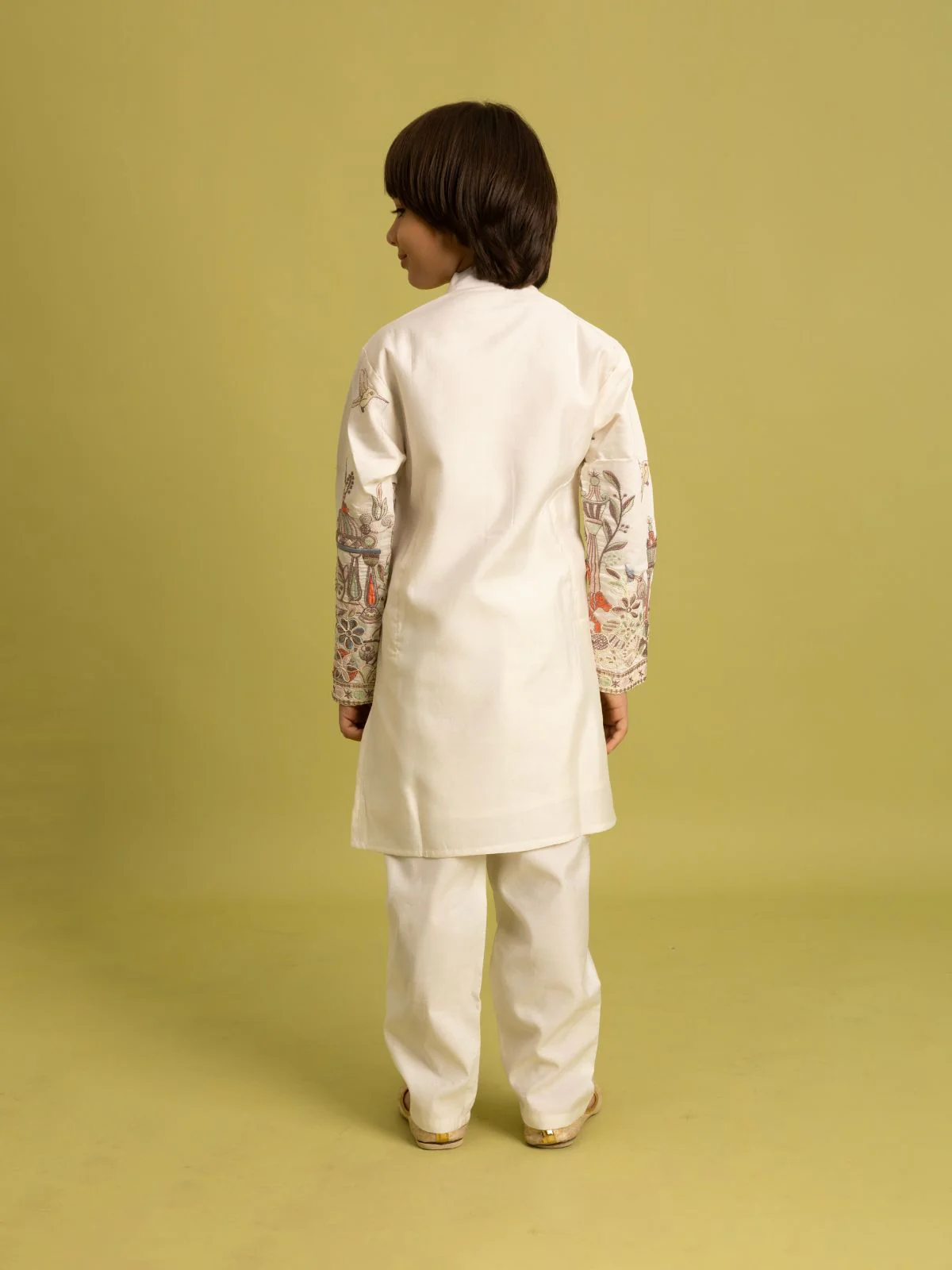 Odette White Viscose Silk Embroidered Kurta Set For Kids - Image 3