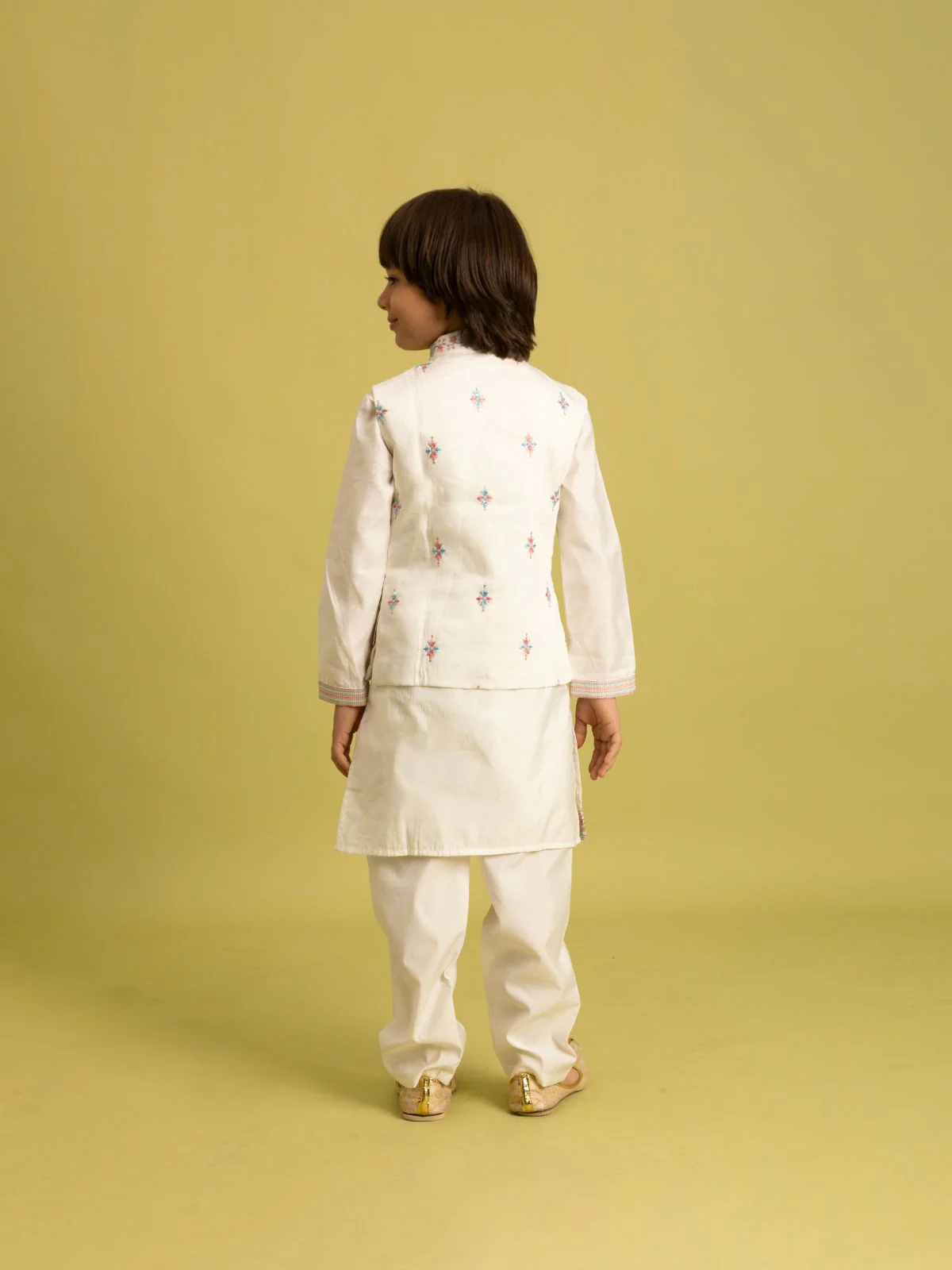 Odette White Viscose Silk Embroidered Stitched Kurta Set For Kids - Image 3