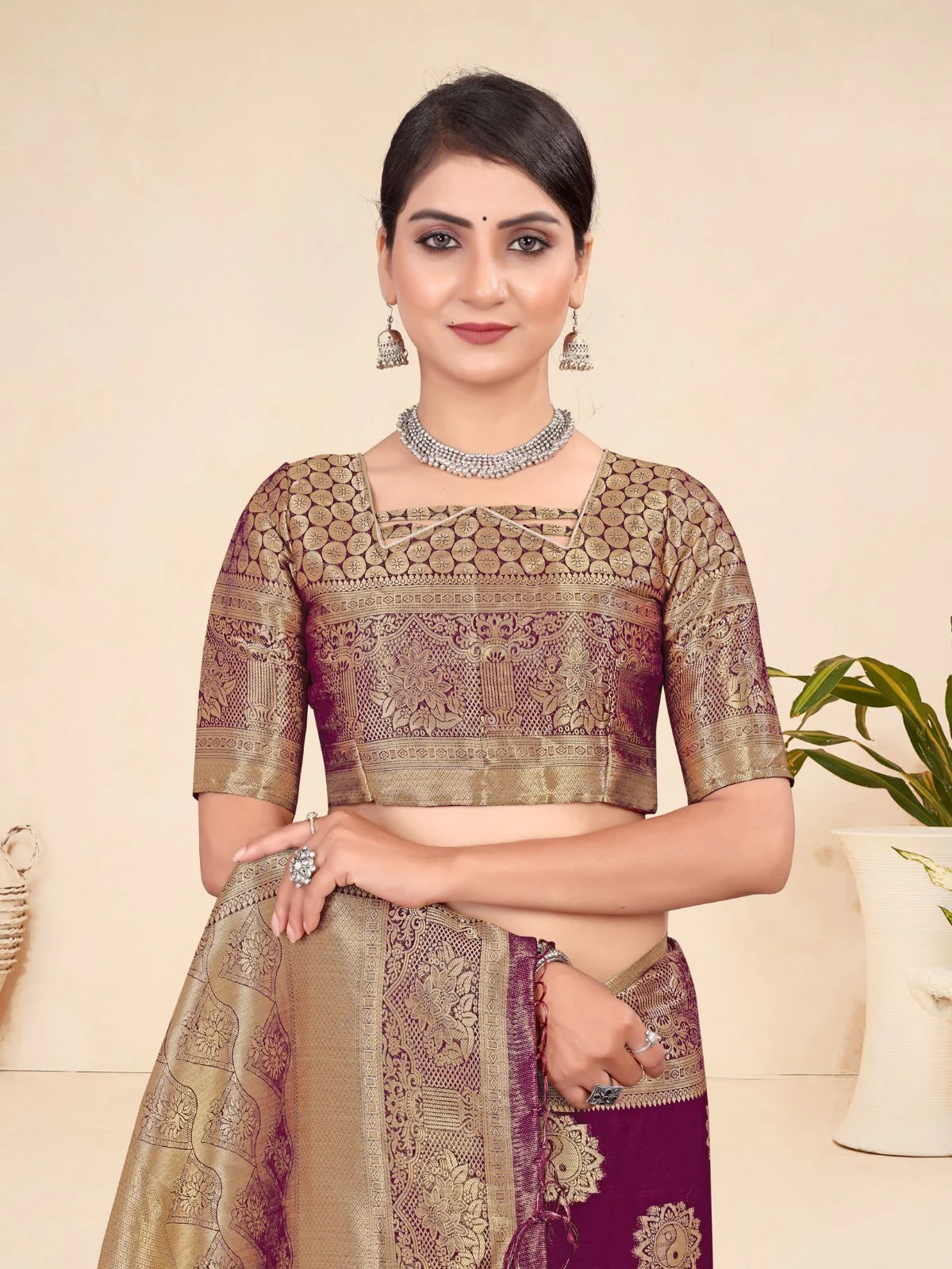 Odette Wine Viscose  Woven Saree With Unstitched Blouse For Women - Image 3