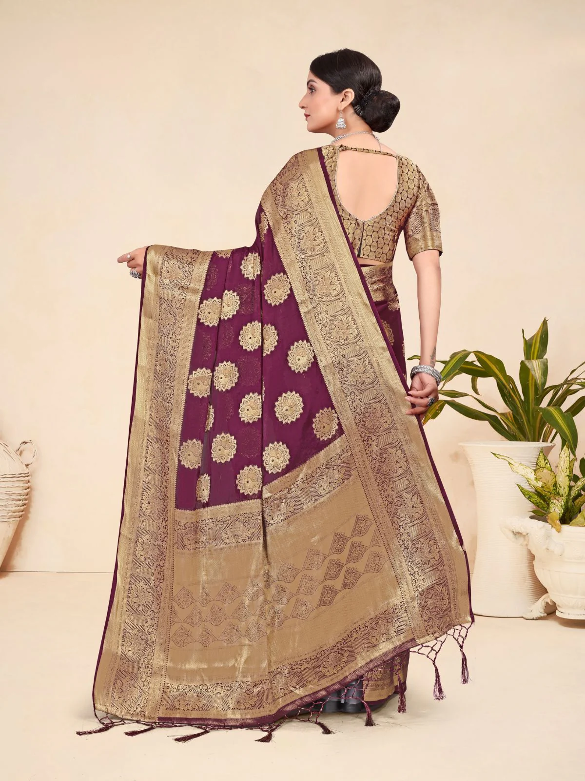 Odette Wine Viscose  Woven Saree With Unstitched Blouse For Women - Image 4