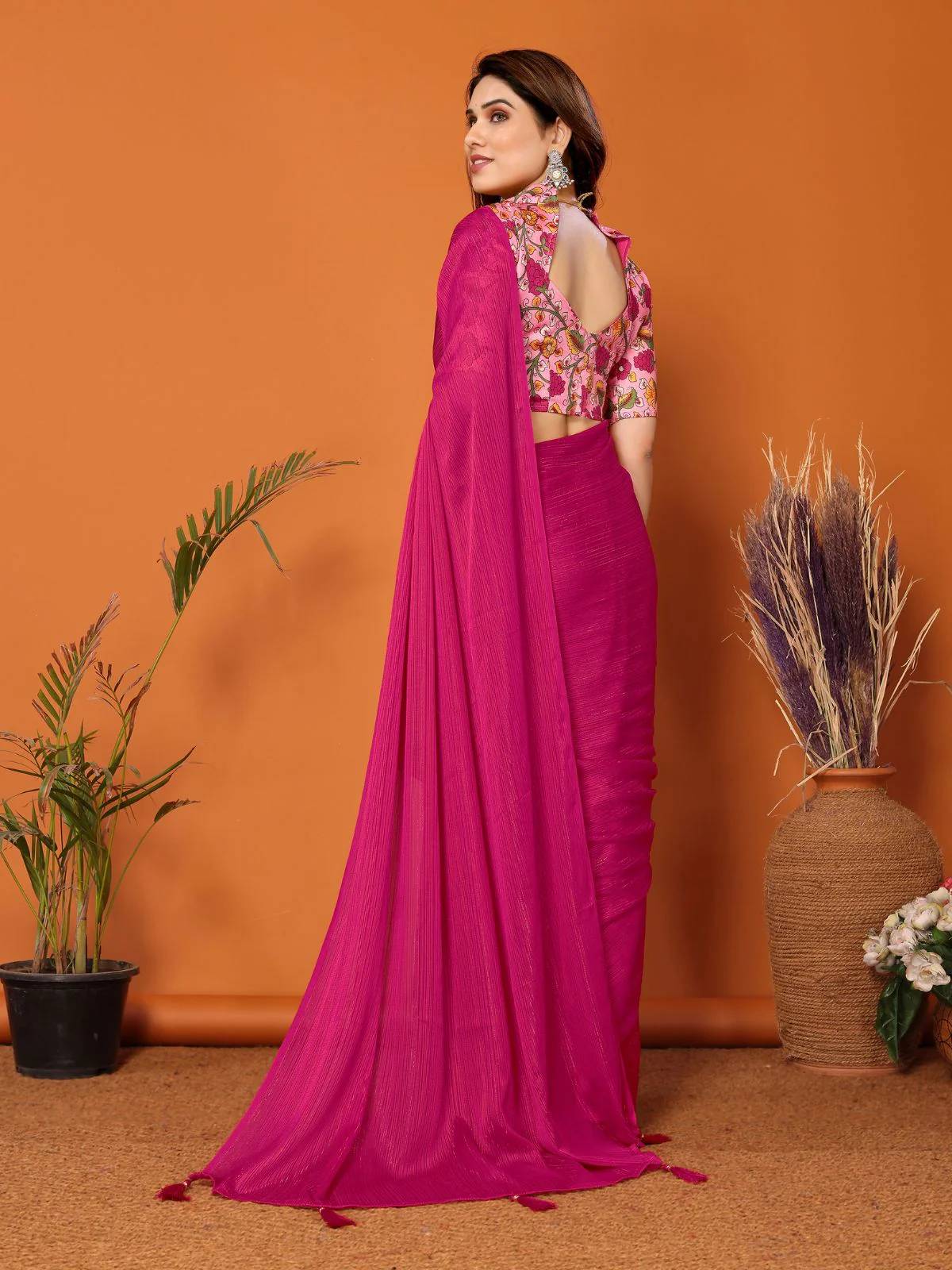 Odette Women Pink Polyester Solid Saree With Unstitched Blouse - Image 3