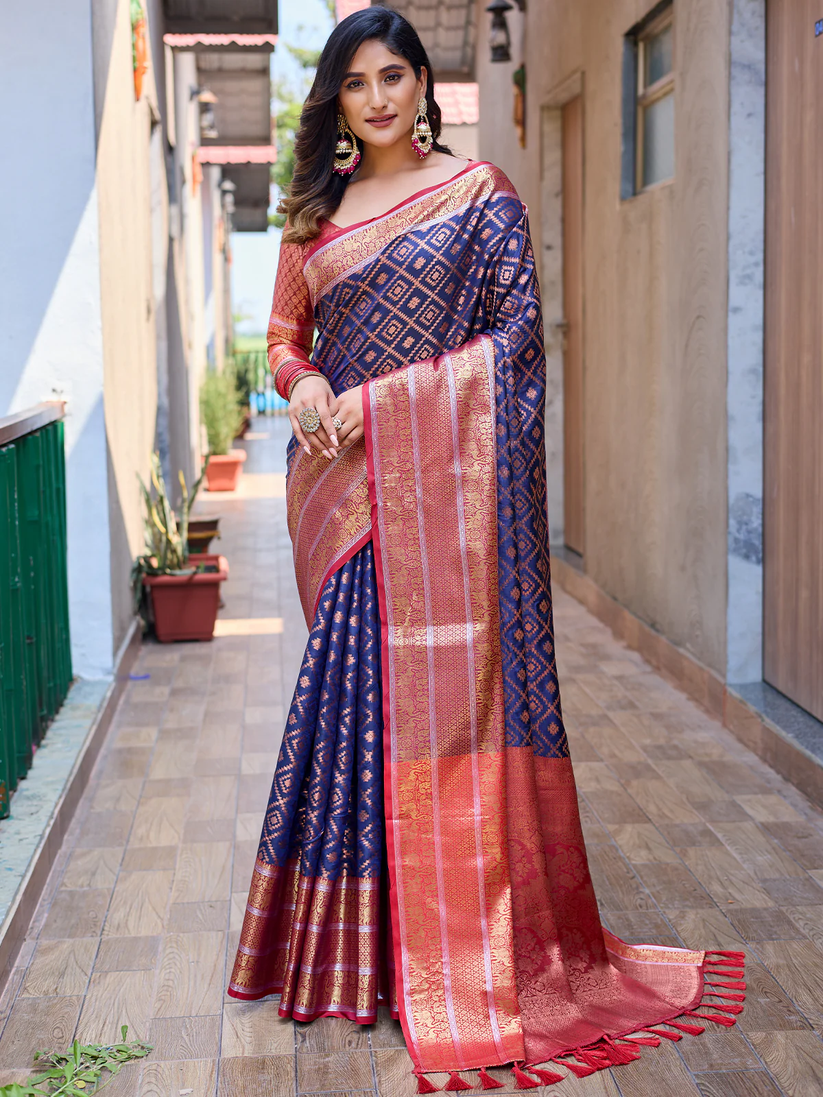 Odette Blue Silk  Saree with unstitched Blouse For Women - Image 2