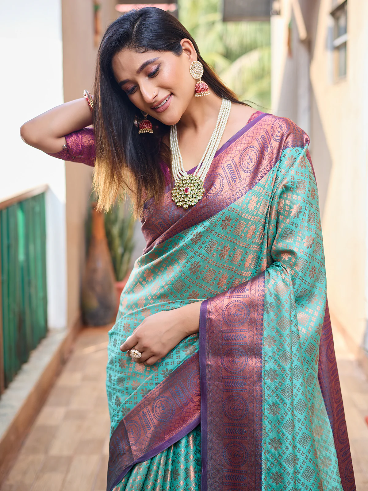 Odette Women's Blue Silk  Saree with unstitched Blouse - Image 3