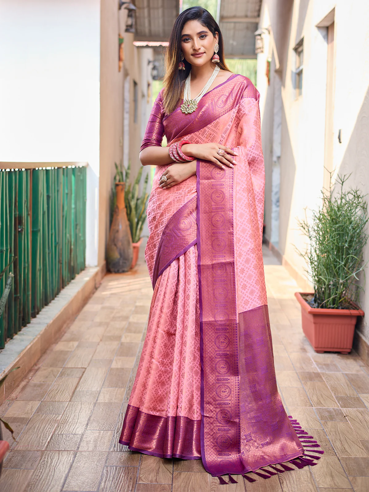 Odette Women's Peach Silk Saree with unstitched Blouse