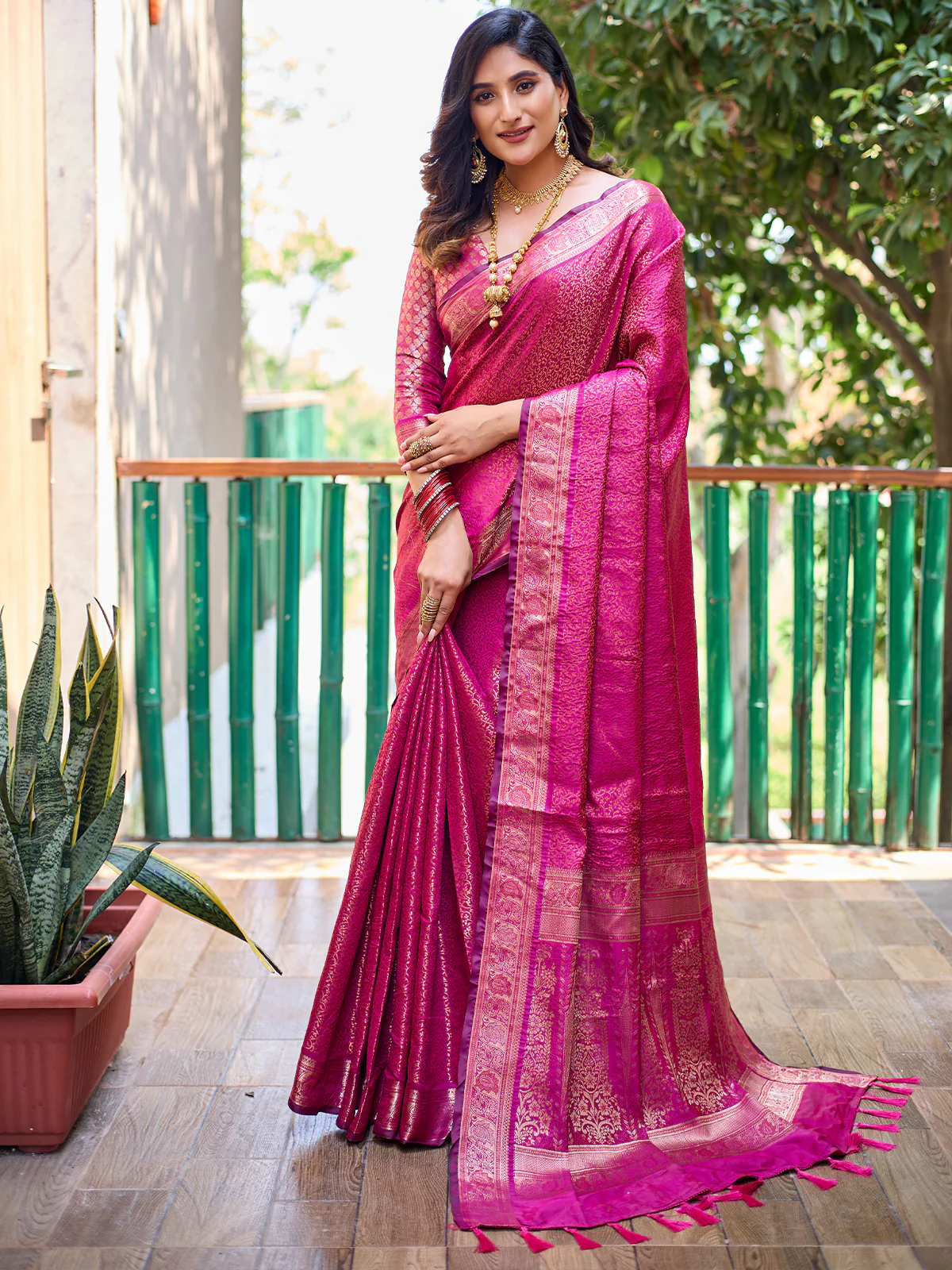 Odette Women's Pink Silk  Saree with unstitched Blouse - Image 2