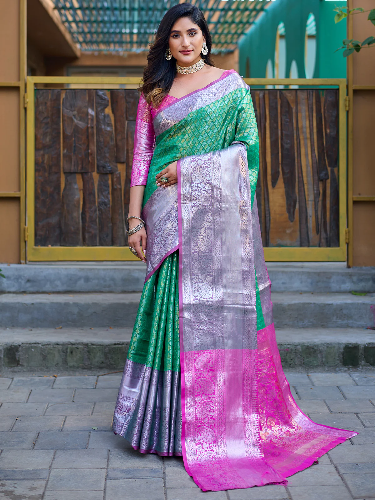 Odette Green Banarasi Silk  Saree with unstitched Blouse For Women - Image 2