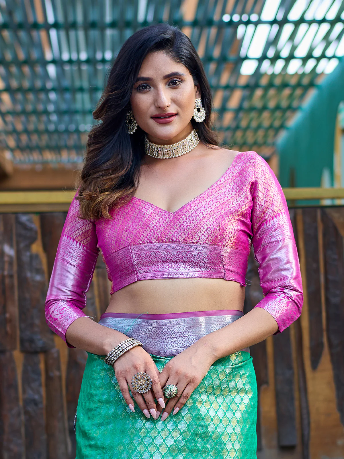 Odette Green Banarasi Silk  Saree with unstitched Blouse For Women - Image 4