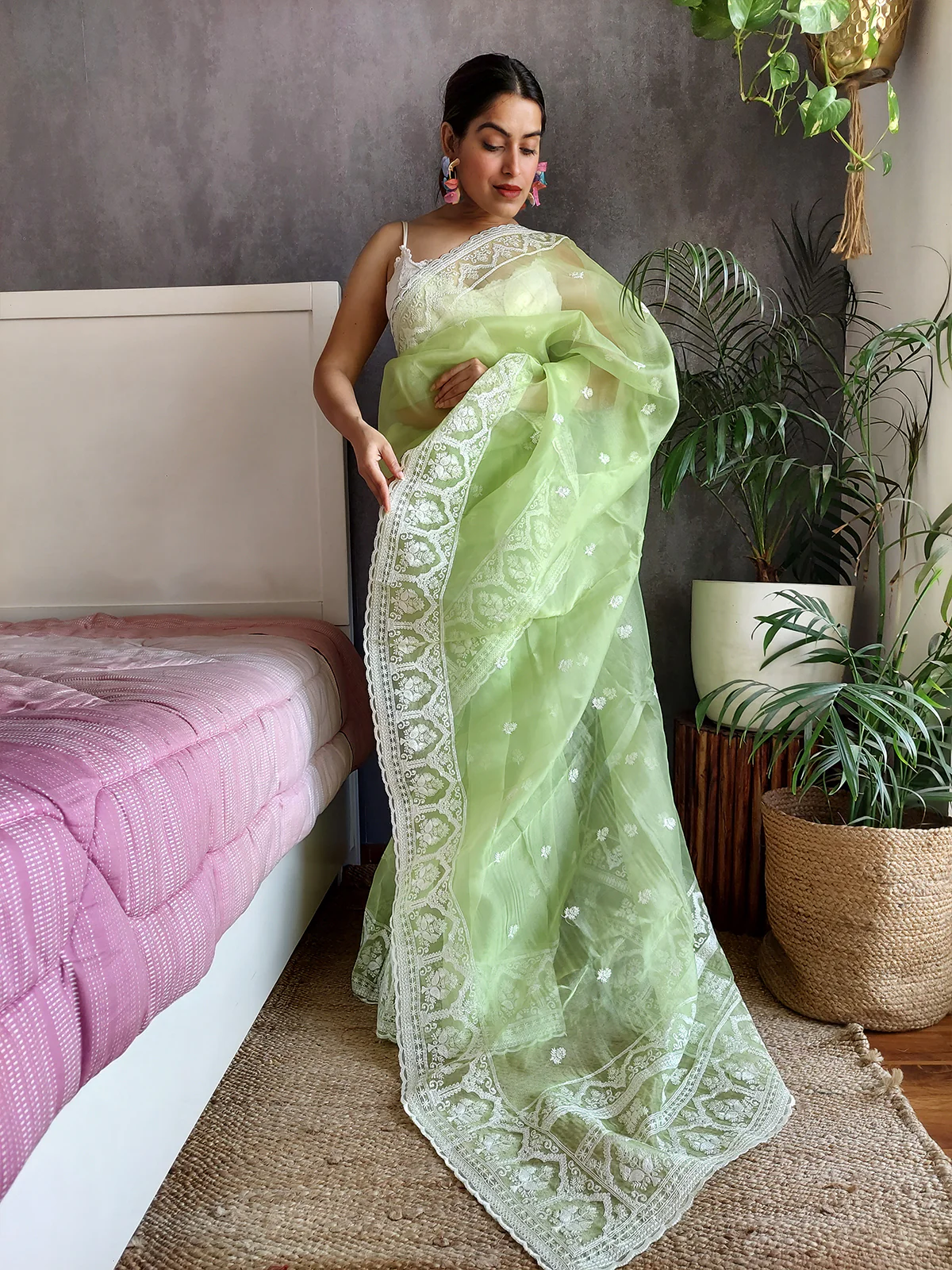 Odette Green Organza  Saree with unstitched Blouse For Women - Image 2