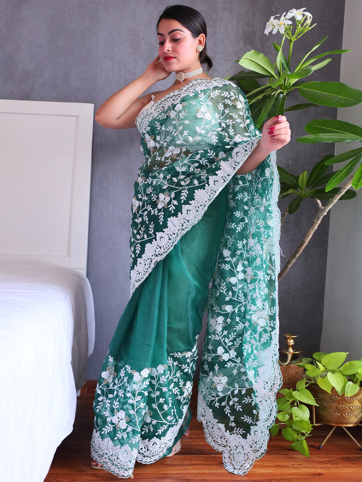 Odette Green Organza  Saree with unstitched Blouse For Women - Image 2