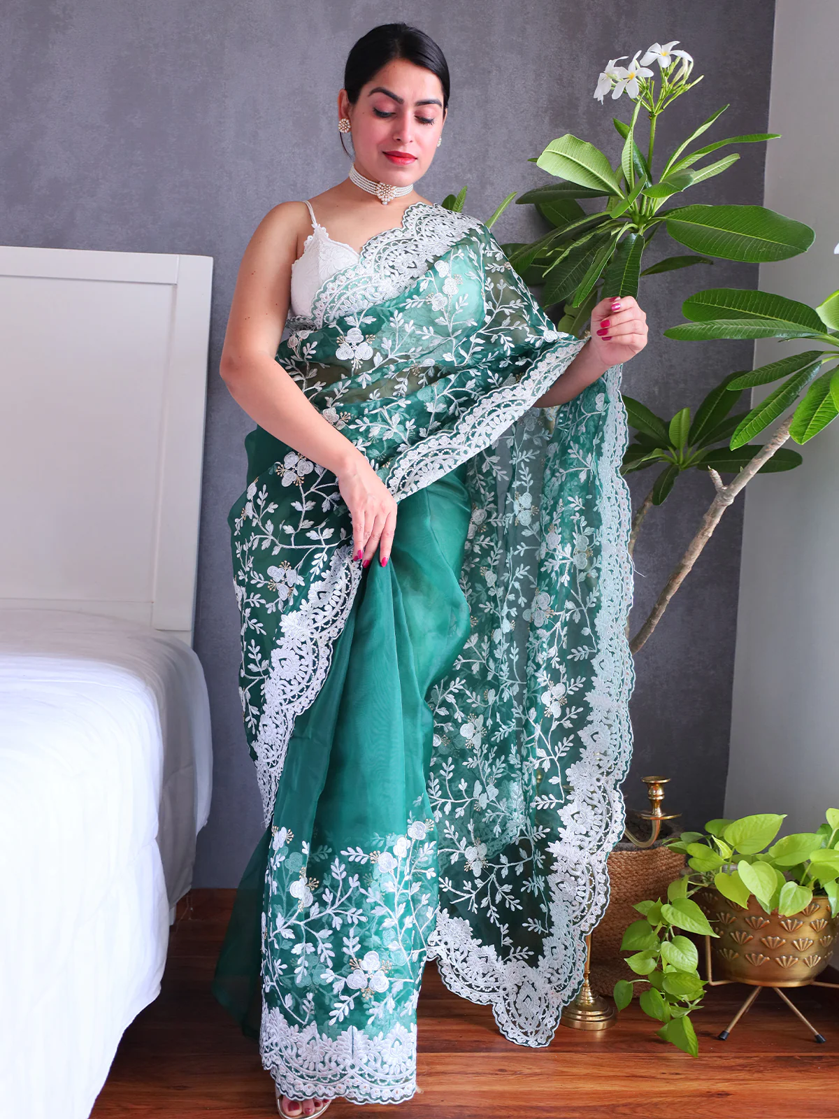 Odette Green Organza  Saree with unstitched Blouse For Women - Image 3