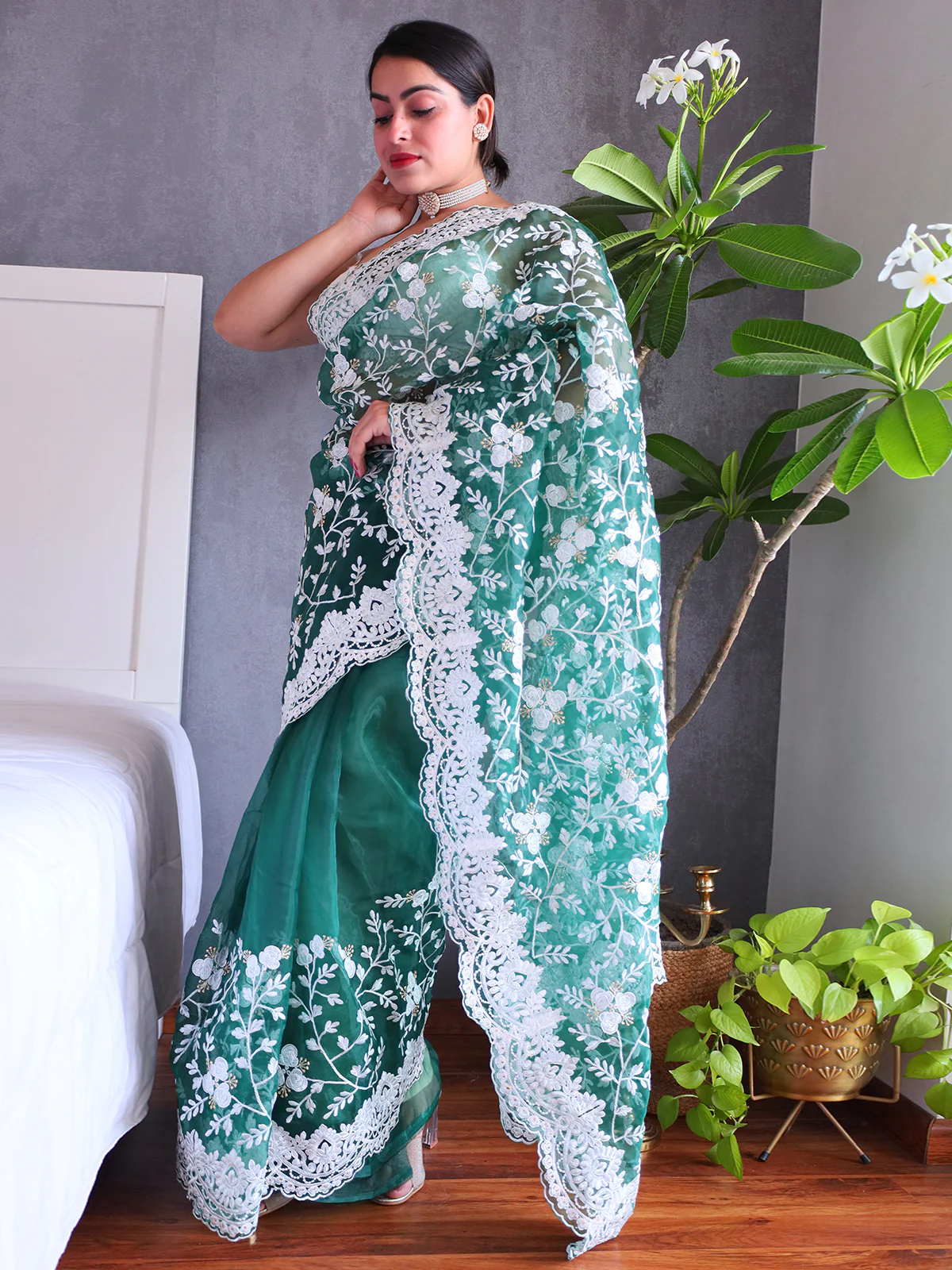 Odette Green Organza  Saree with unstitched Blouse For Women - Image 4