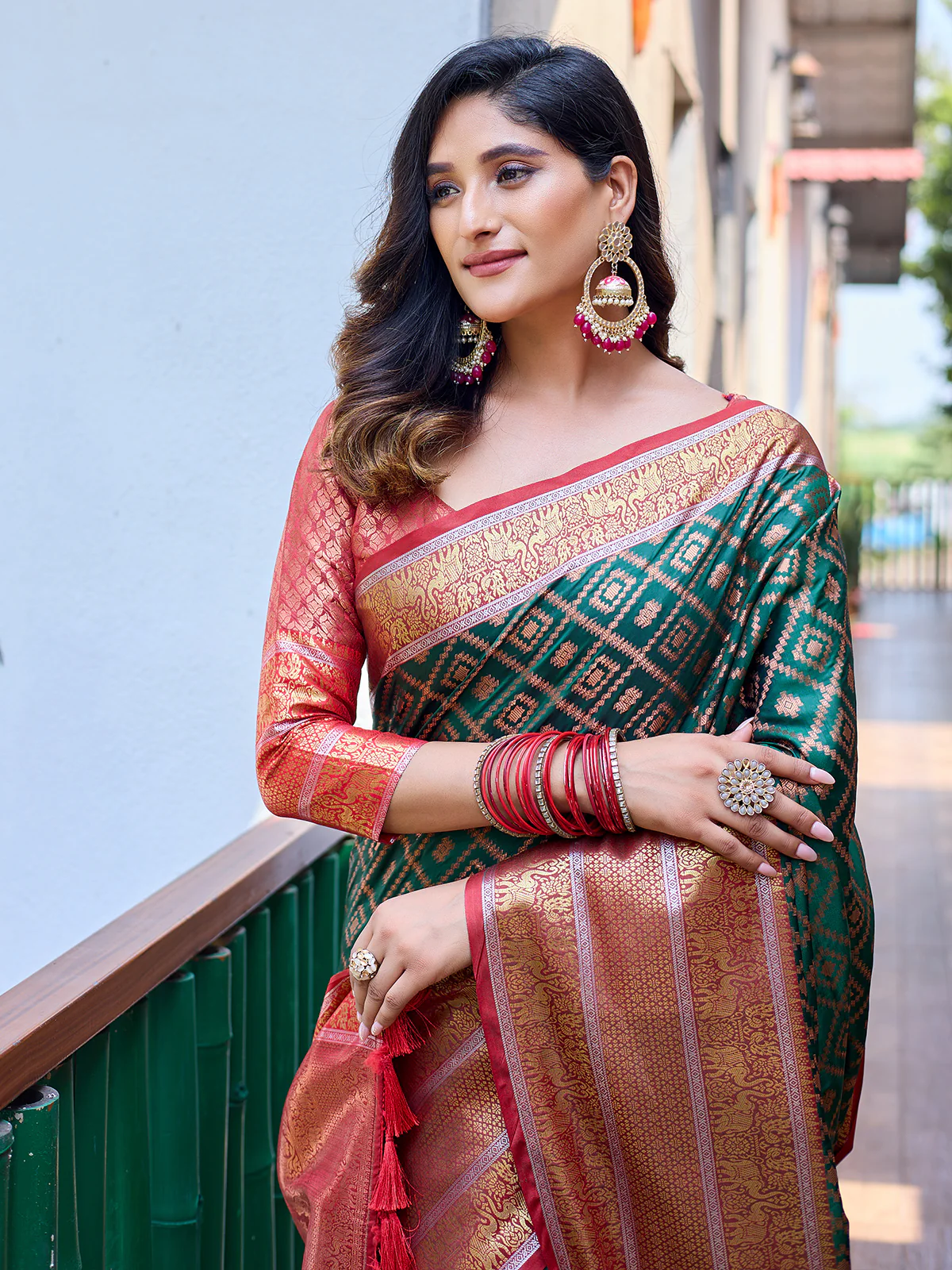 Odette Green Silk Saree with unstitched Blouse for Women - Image 4