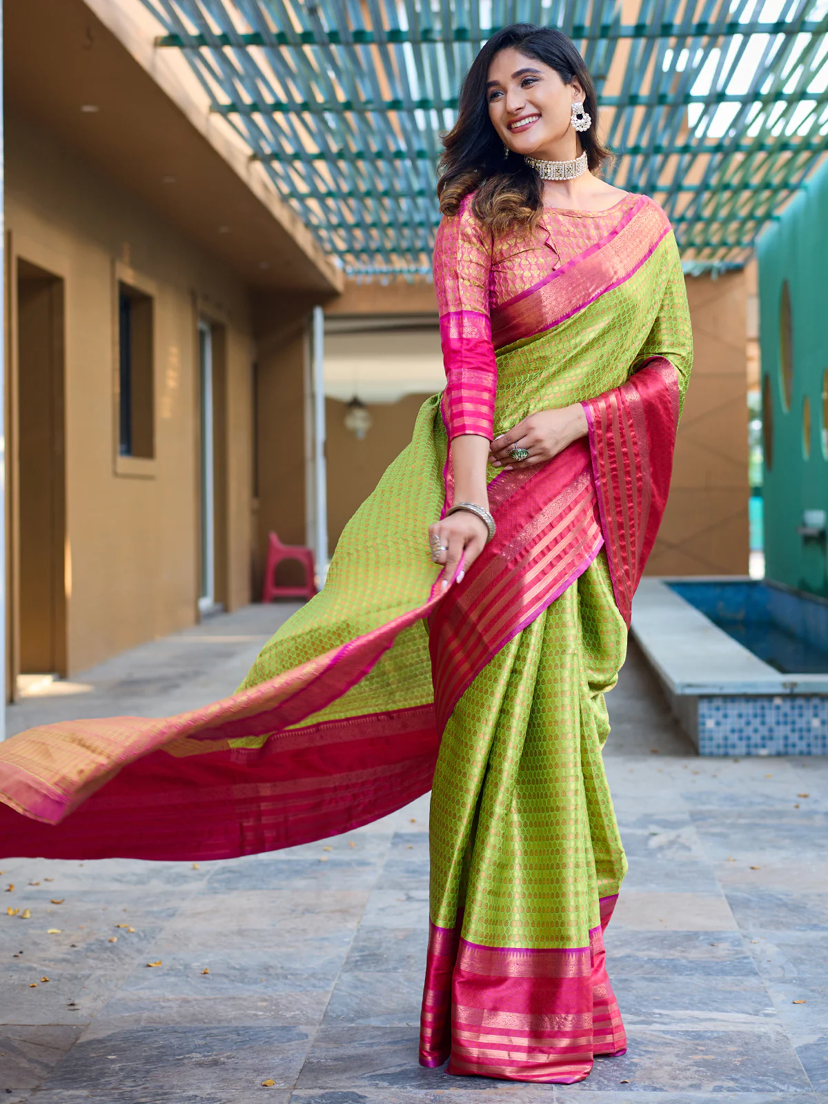 Odette Green Silk  Saree with unstitched Blouse For Women - Image 2