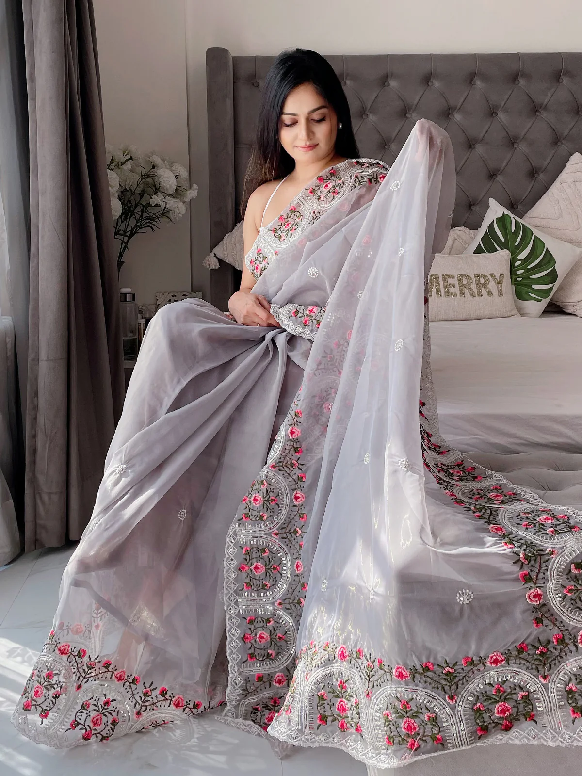 Odette Women's Light Purple Organza  Saree with unstitched Blouse - Image 2