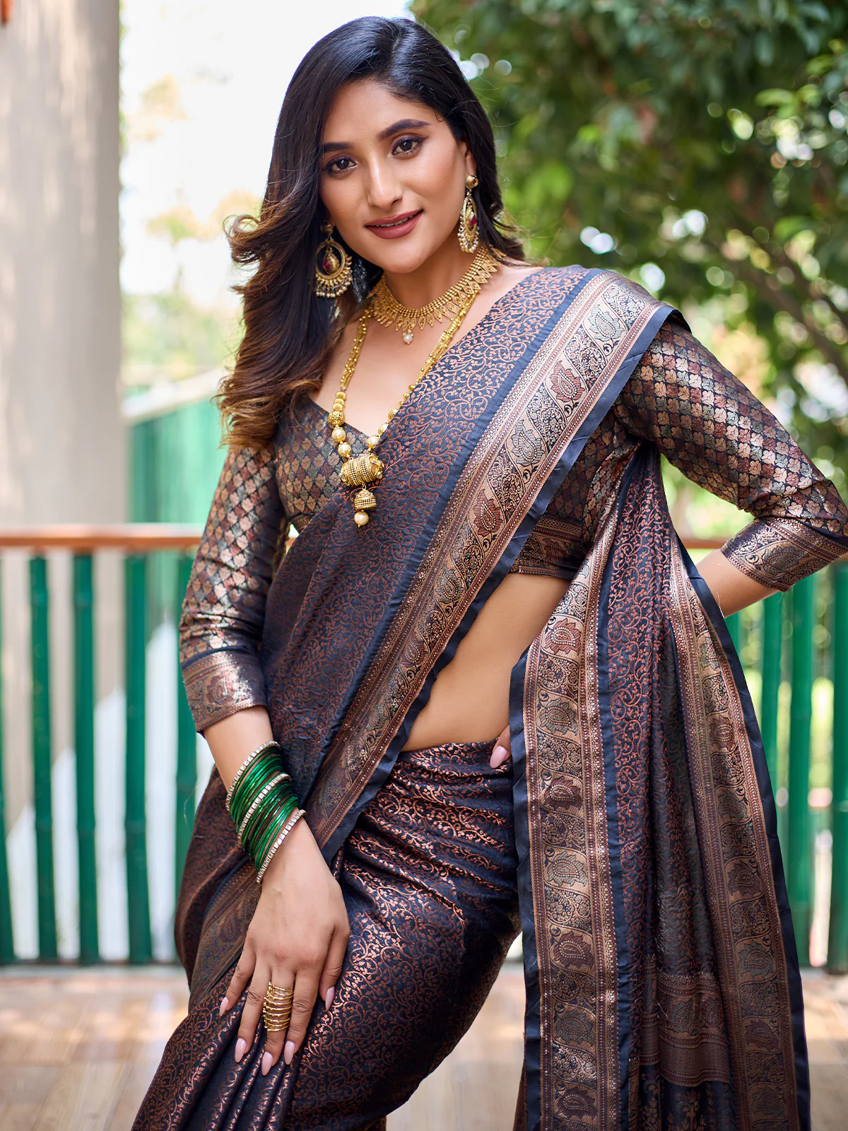 Odette Women's Navy Blue Silk  Saree with unstitched Blouse - Image 3