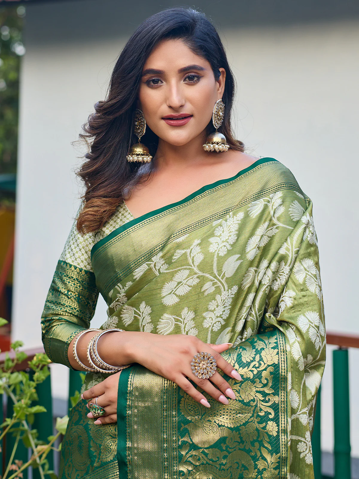 Odette Women's Olive Banarasi Silk Saree with unstitched Blouse - Image 4