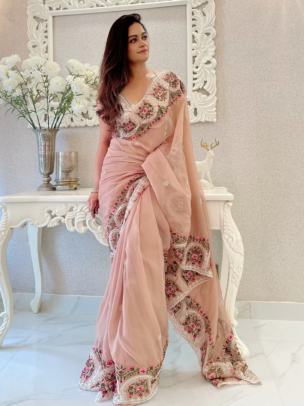 Odette Women's Peach Organza  Saree with unstitched Blouse - Image 3