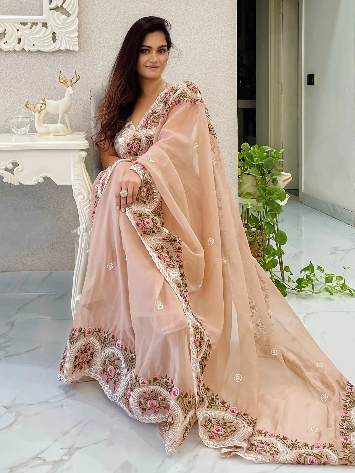 Odette Women's Peach Organza  Saree with unstitched Blouse - Image 4