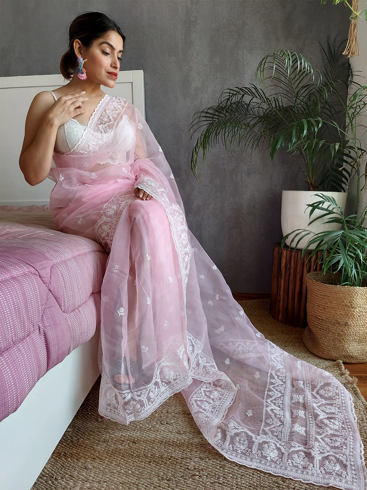 Odette Pink Organza Saree with unstitched Blouse For Women - Image 3
