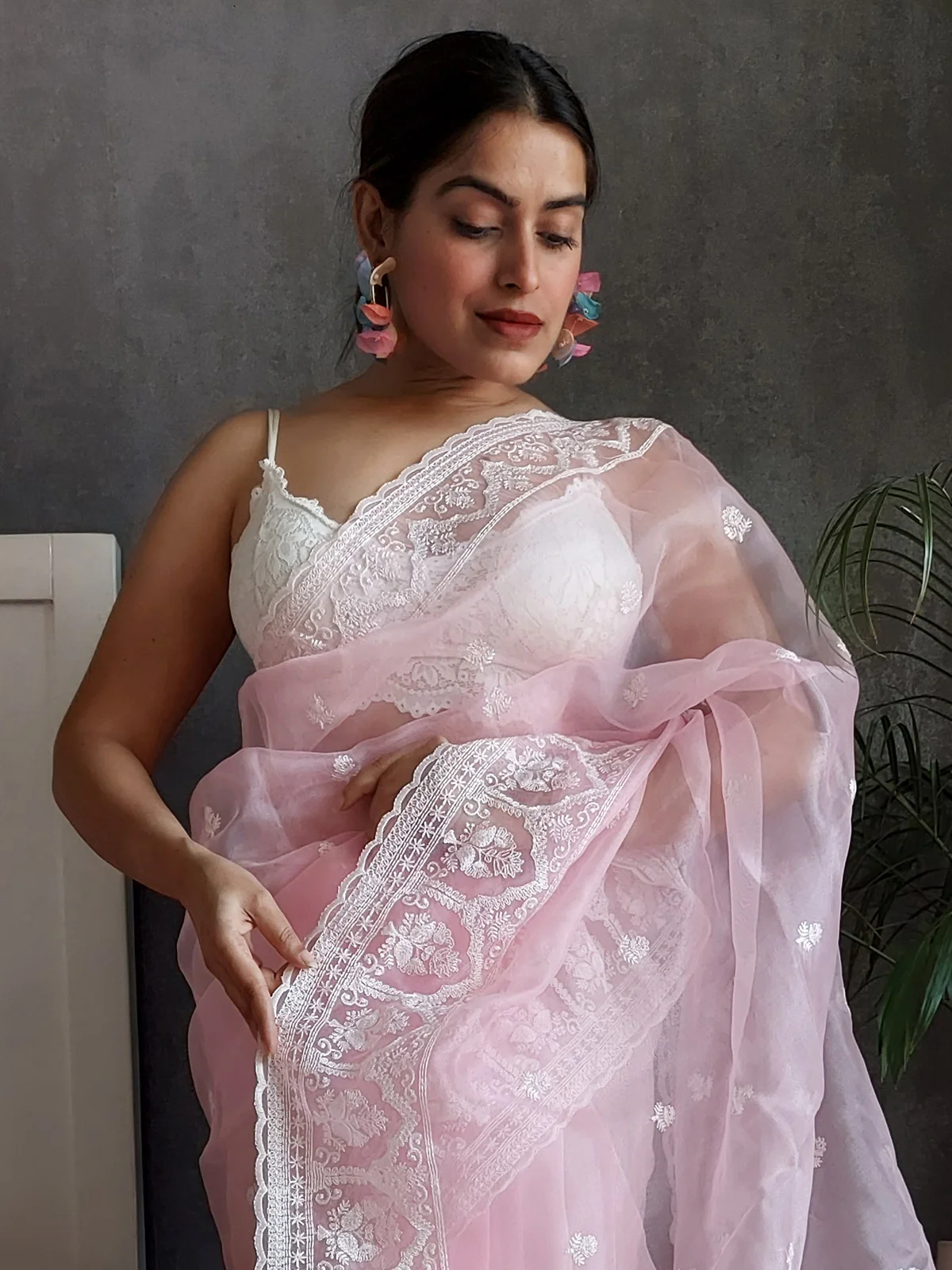 Odette Pink Organza Saree with unstitched Blouse For Women - Image 4