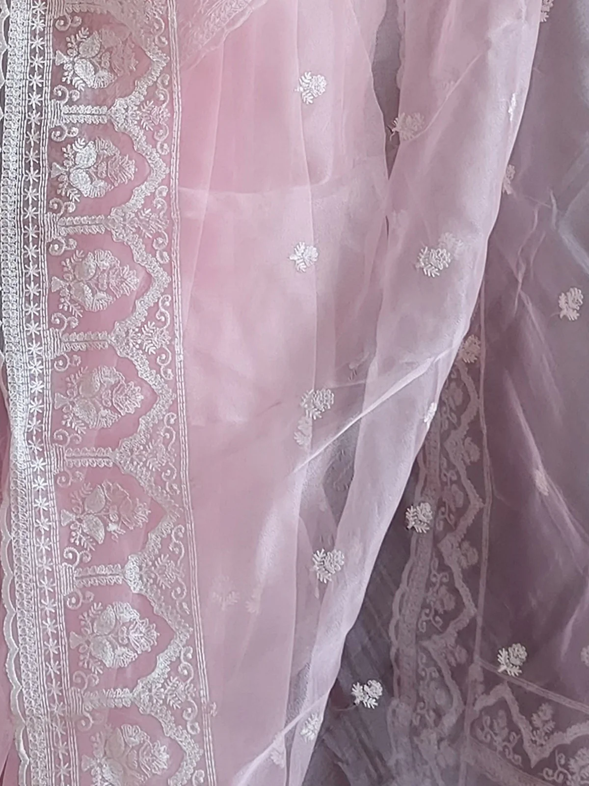 Odette Pink Organza Saree with unstitched Blouse For Women - Image 5