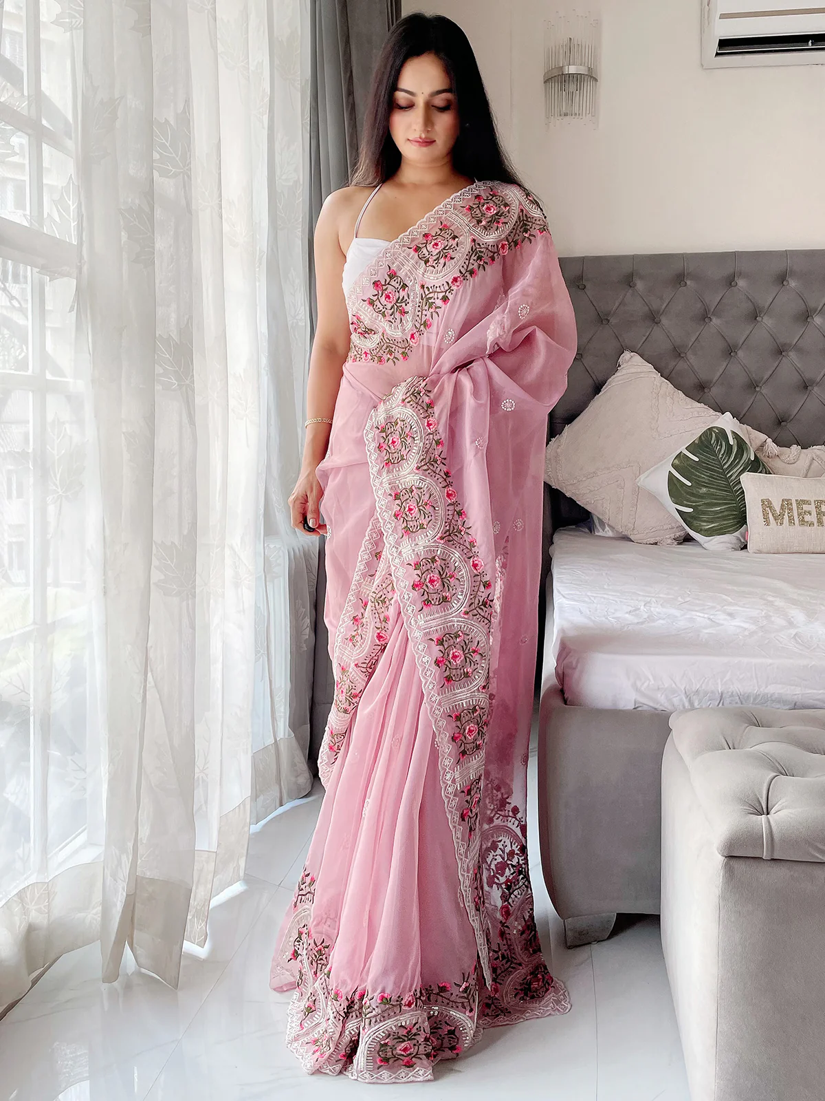 Odette Women's Pink Organza  Saree with unstitched Blouse - Image 2