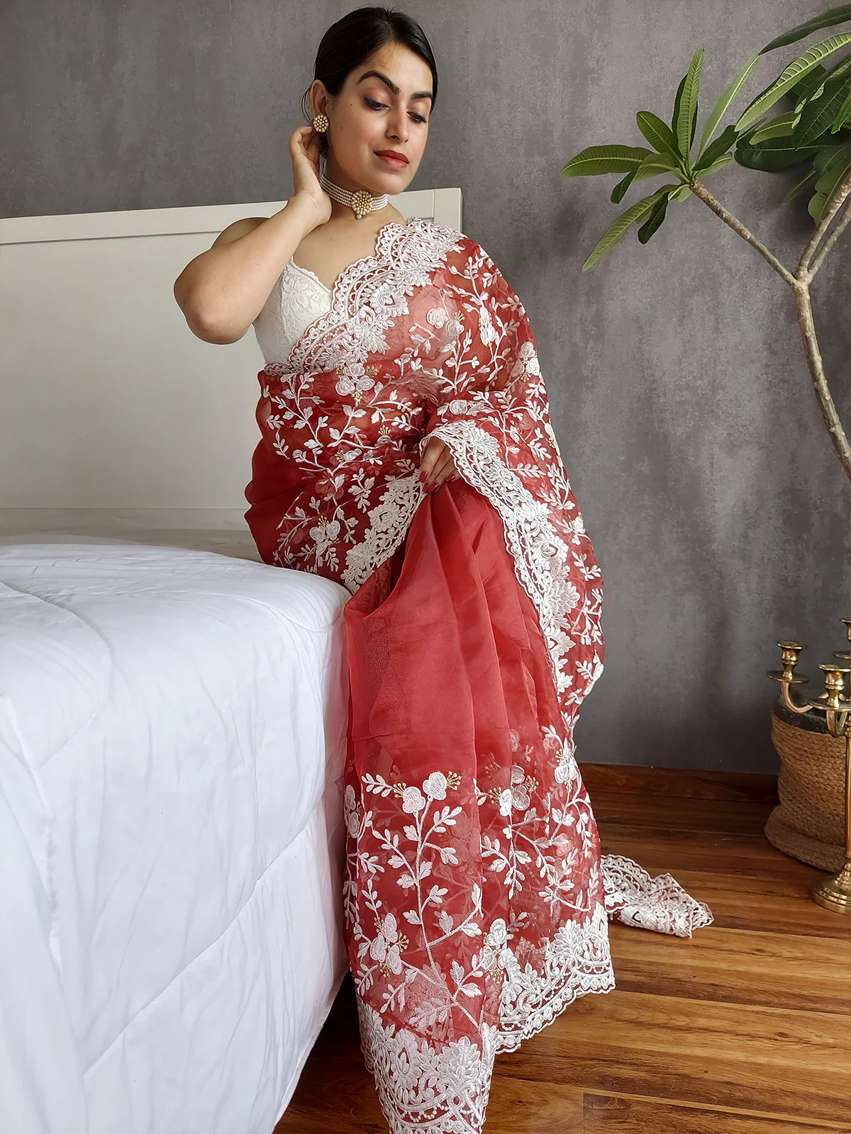 Odette Red Organza  Saree with unstitched Blouse For Women - Image 5