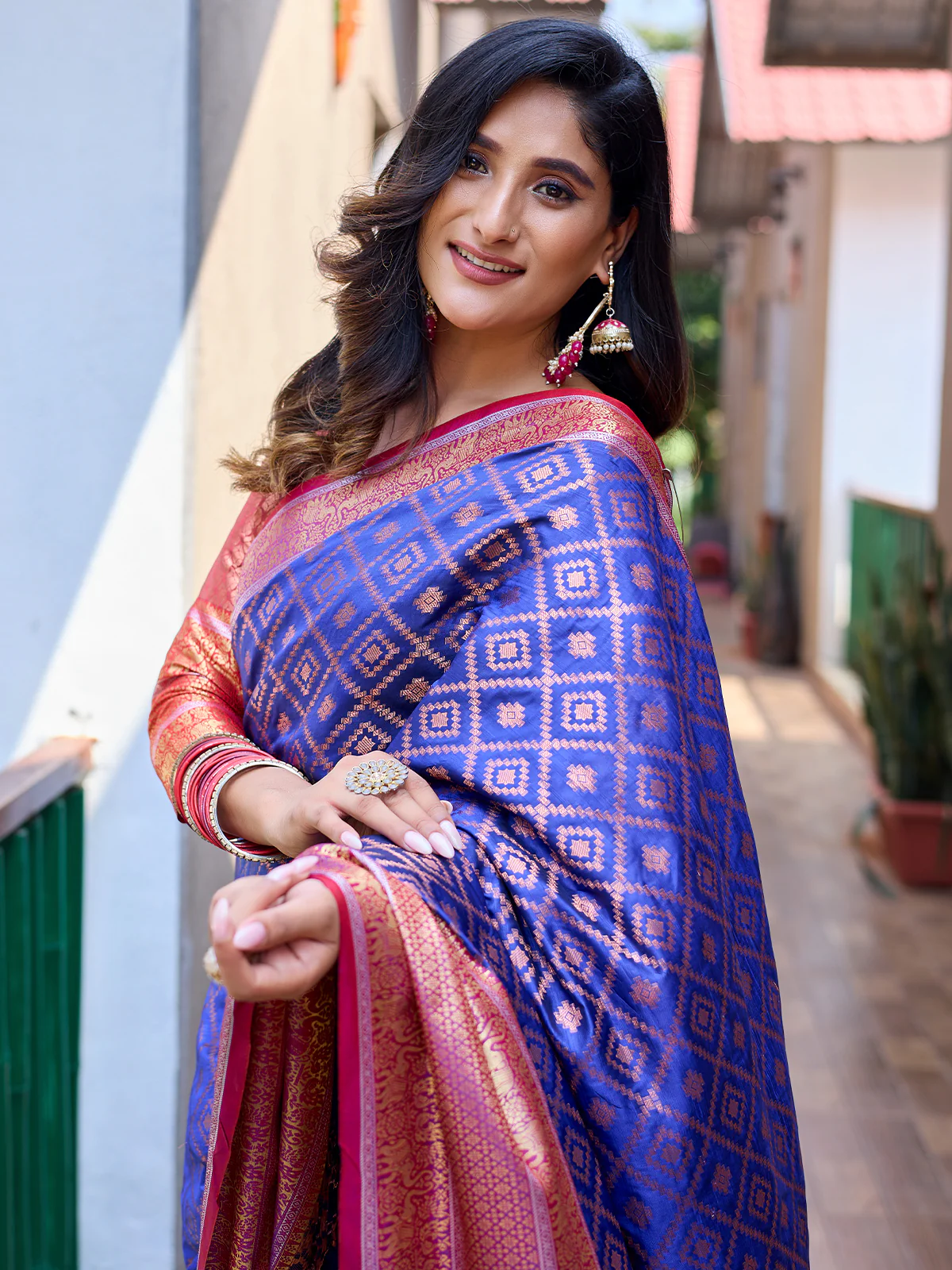 Odette Blue Silk Saree with unstitched Blouse For Women - Image 3