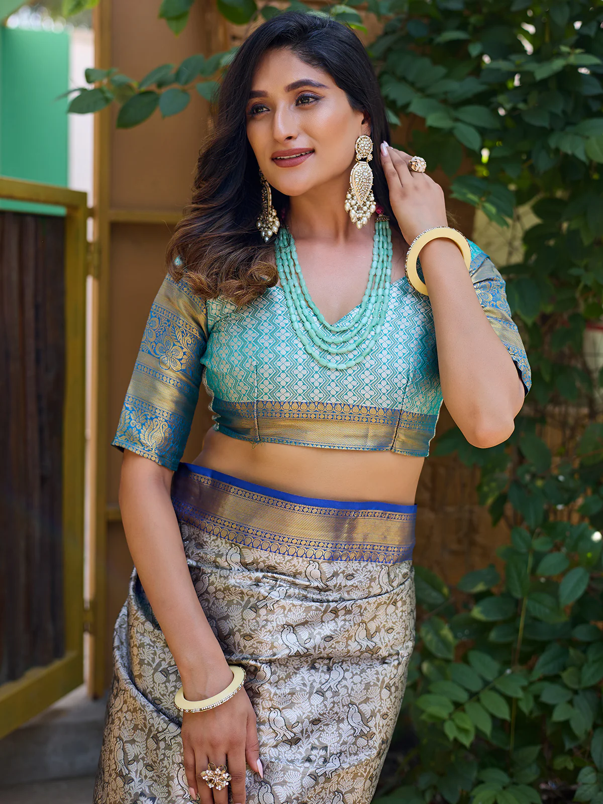 Odette Grey Silk Saree with unstitched Blouse For Women - Image 4