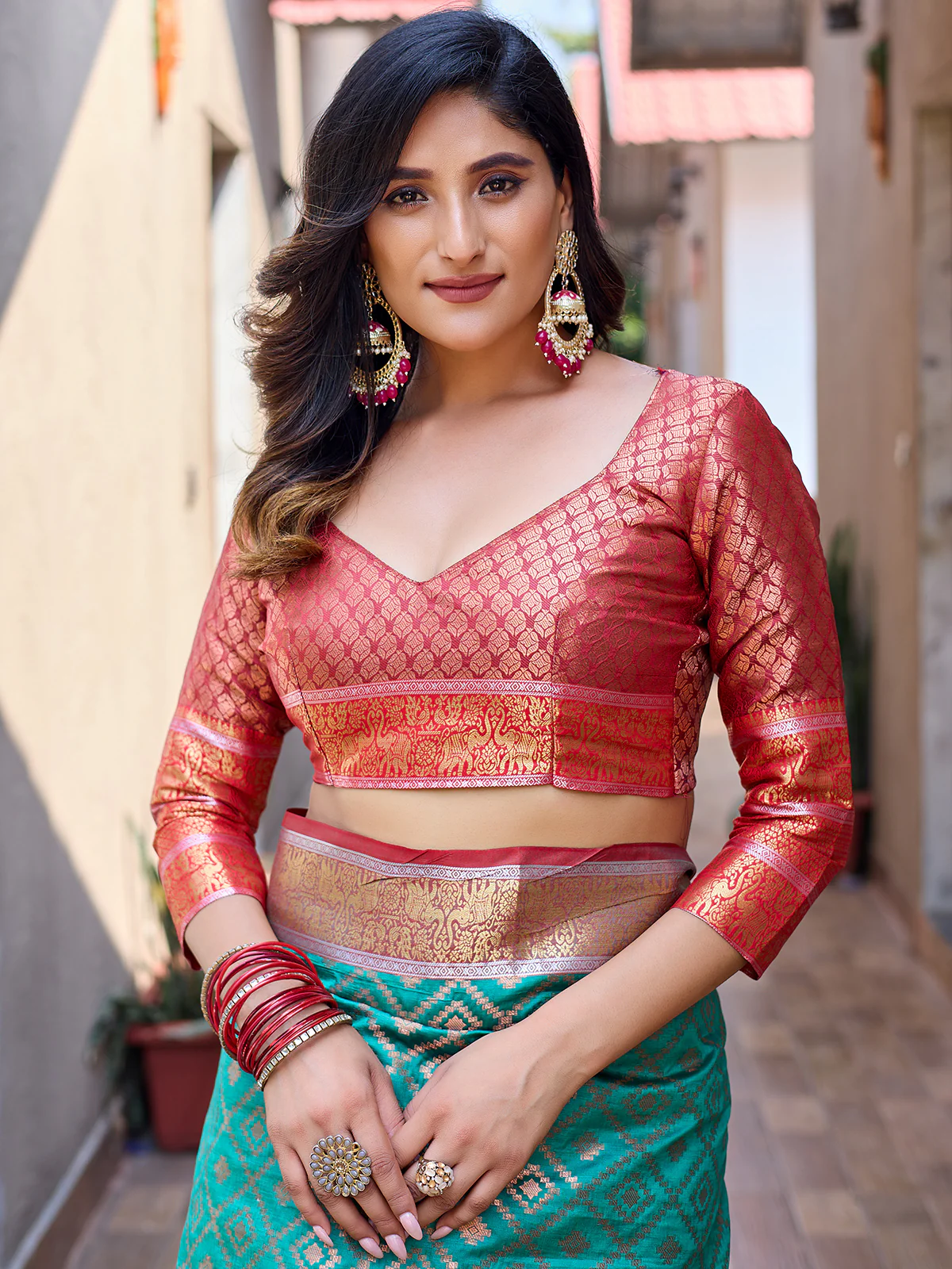 Odette Sea Green Silk Saree with unstitched Blouse For Women - Image 4