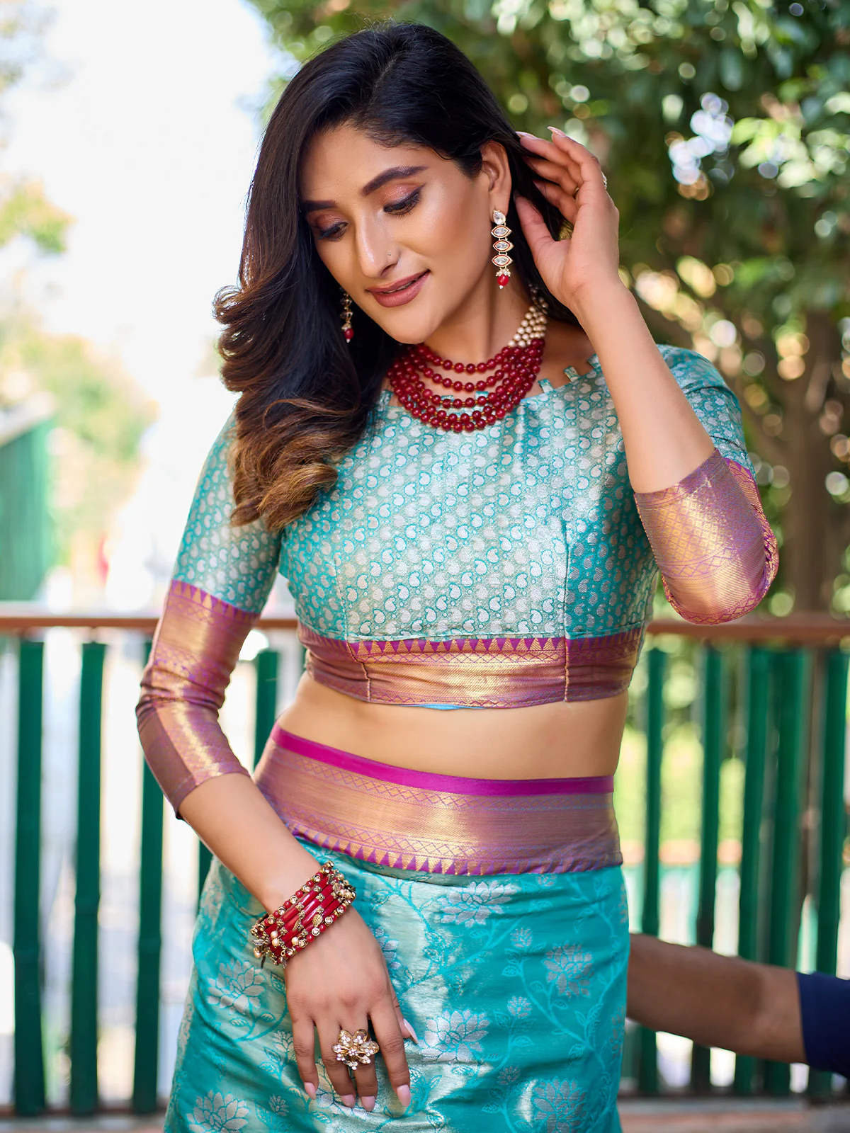 Odette Blue Silk Saree with unstitched Blouse For Women - Image 4