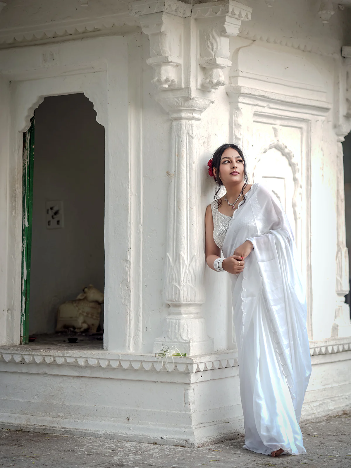 Odette Women's White Silk Saree with unstitched Blouse - Image 4