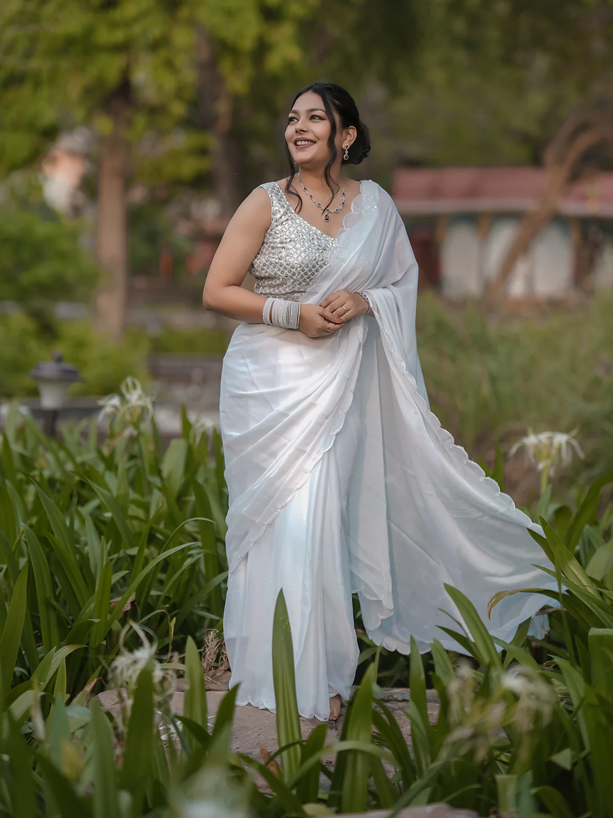 Odette Women's White Silk Saree with unstitched Blouse - Image 5