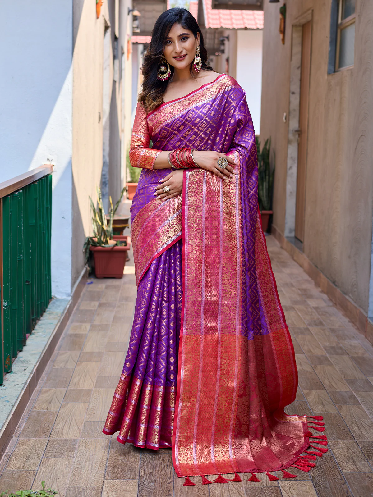 Odette Purple Silk Saree with unstitched Blouse For Women - Image 2