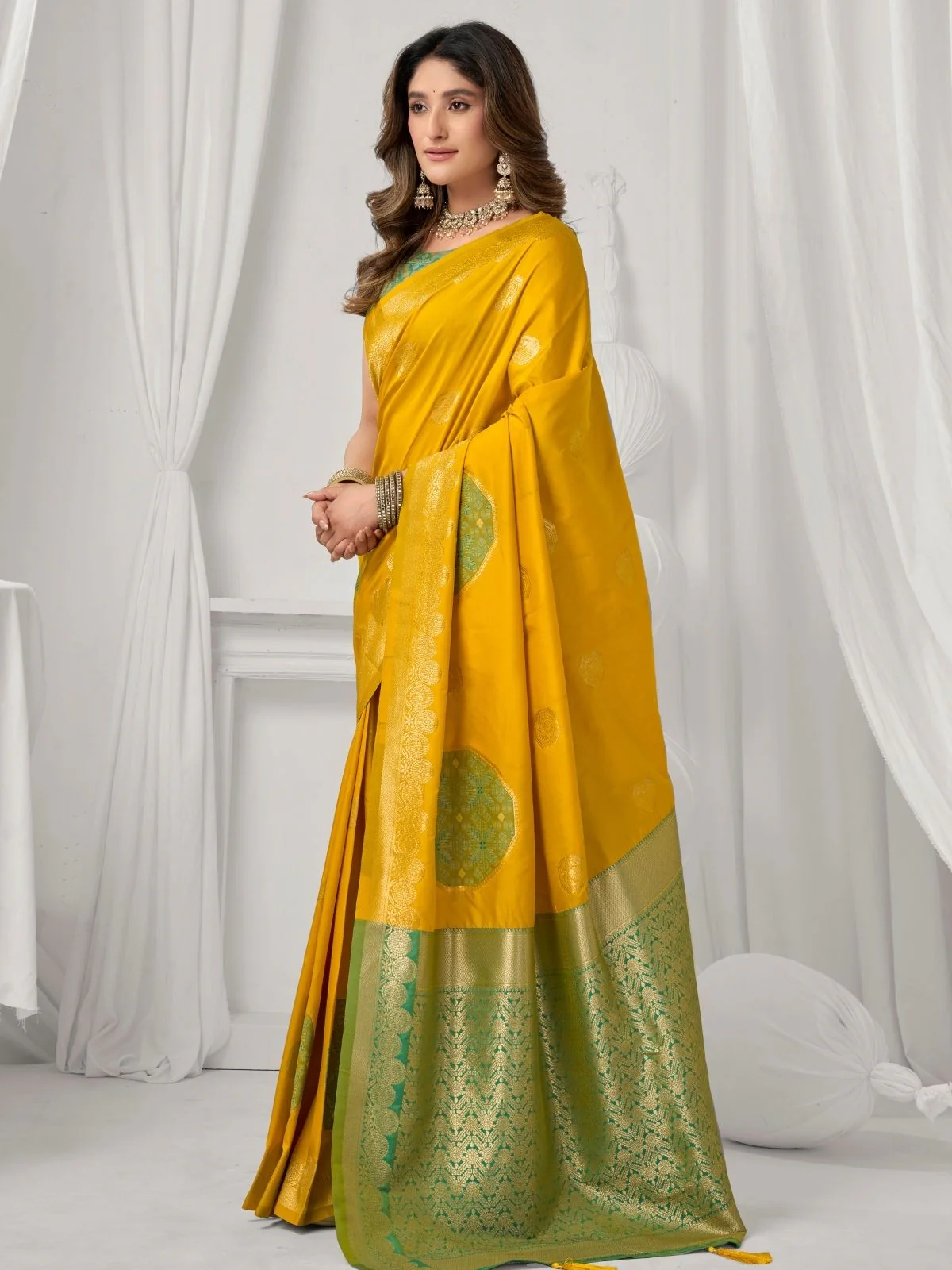 Odette Yellow and Green Silk Blend Woven Saree For Women - Image 2