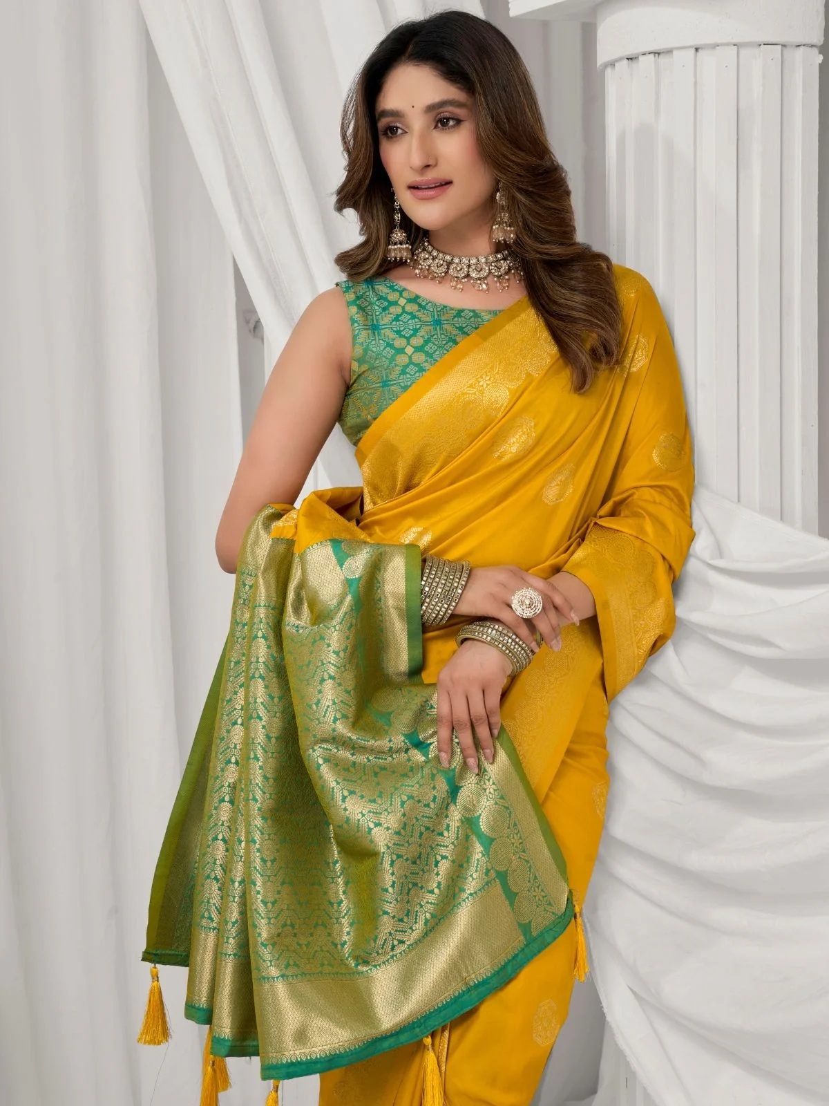 Odette Yellow and Green Silk Blend Woven Saree For Women - Image 5